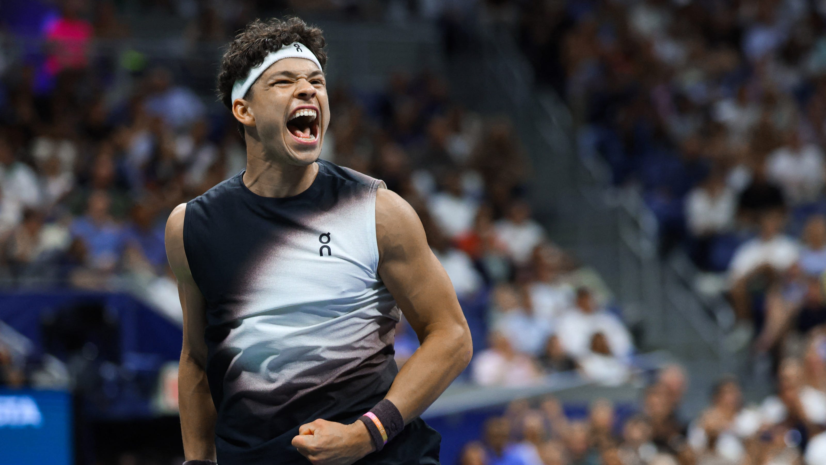 Ben Shelton defeats Frances Tiafoe to reach US Open final against Alexander Zverev.