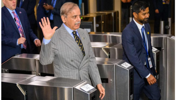 Pakistan PM Sharif Walks Away After Reporters Question Him on Hafiz Saeed