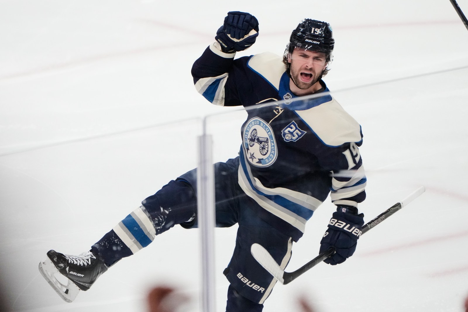 Adam Fantilli signs a six-year, $82.5 million contract extension with the Blue Jackets.