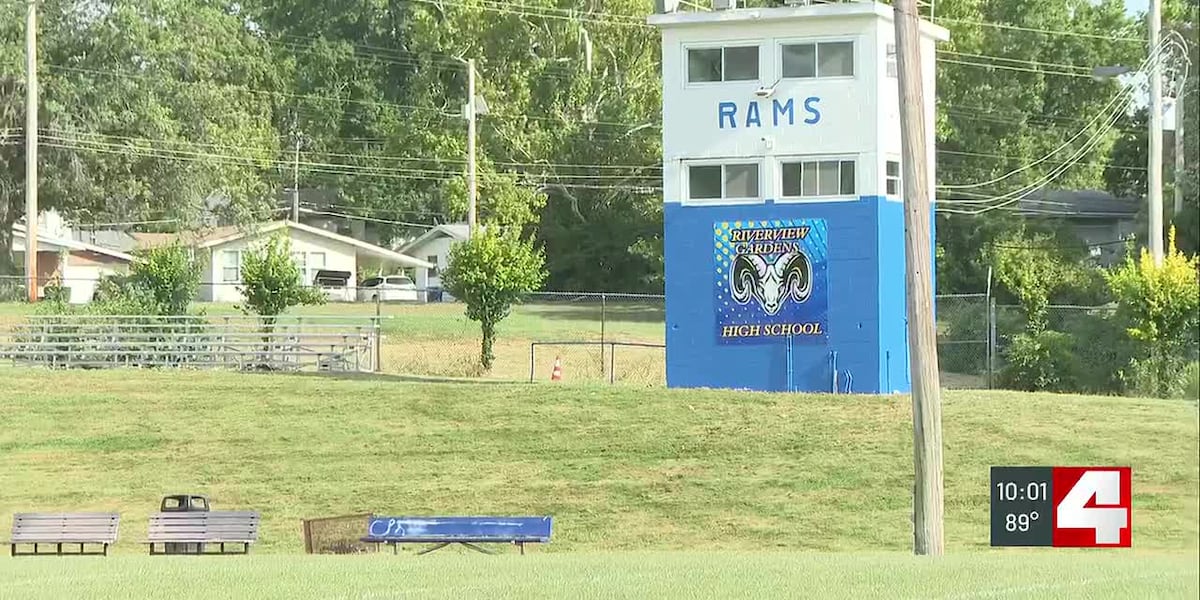 Bomb threat evacuation at Tennessee middle school sends twenty-one students to hospitals for heat exhaustion.