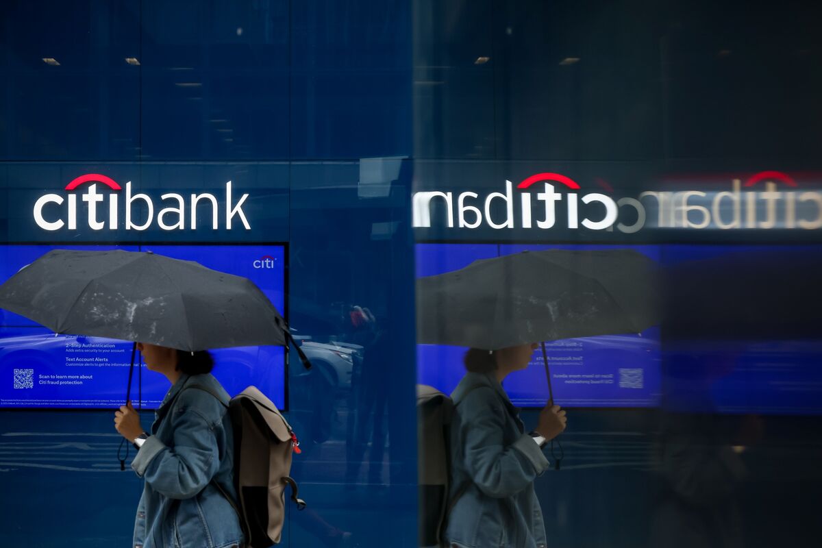 Citi and Coinbase partner to offer institutional stablecoin payment and conversion services.