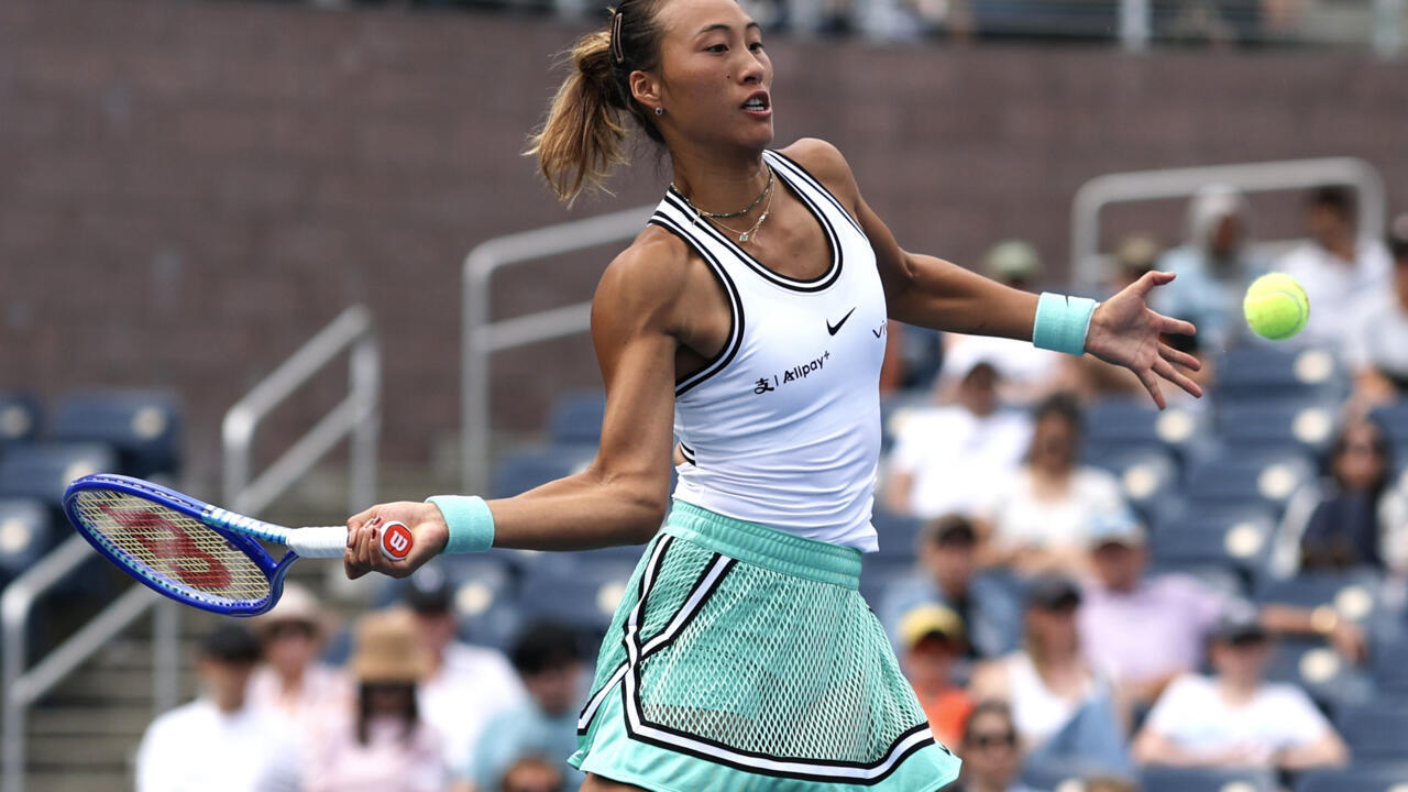 Anastasia Potapova upsets Amanda Anisimova while Zheng Qinwen rallies for a stunning US Open comeback.