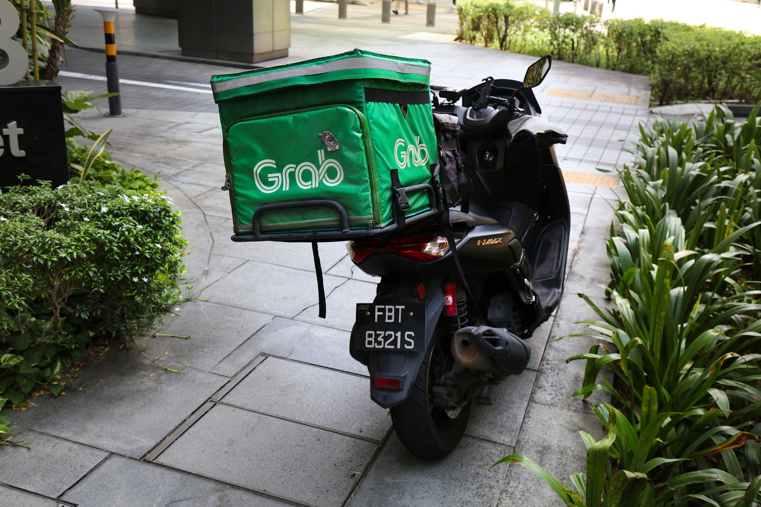 Grab CEO and COO Purchase $30.8 Million in Shares Amid Stock Slump