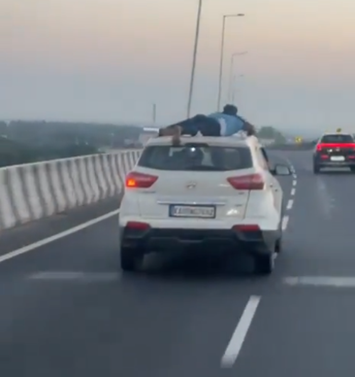 Constable Clings to Speeding SUV Roof During 40-Kilometre Smuggling Chase