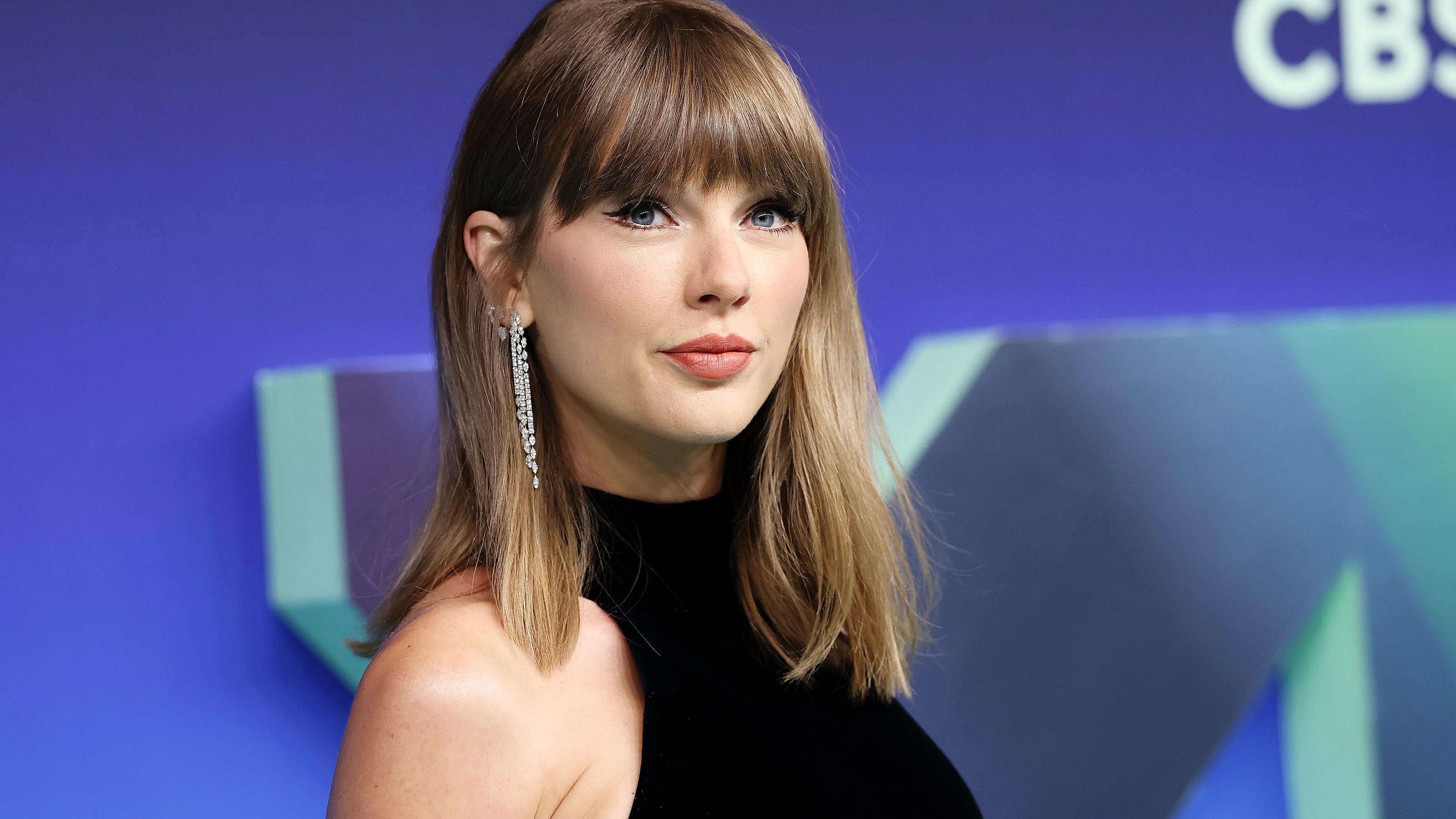 Taylor Swift Skips Chiefs Game to Set VMA Records at MTV Awards