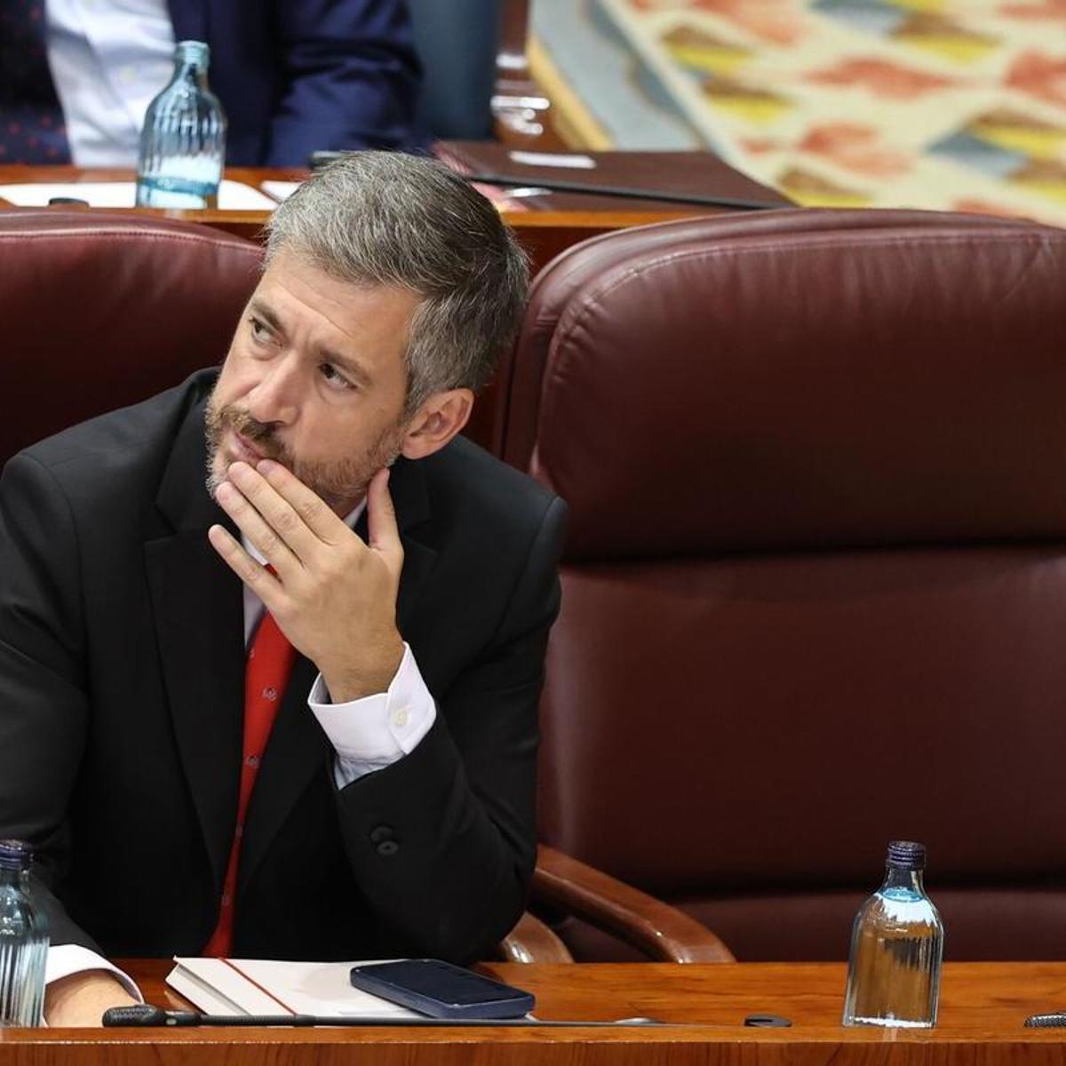 El consejero madrileño justifica la compra del ático como un inmueble institucional.