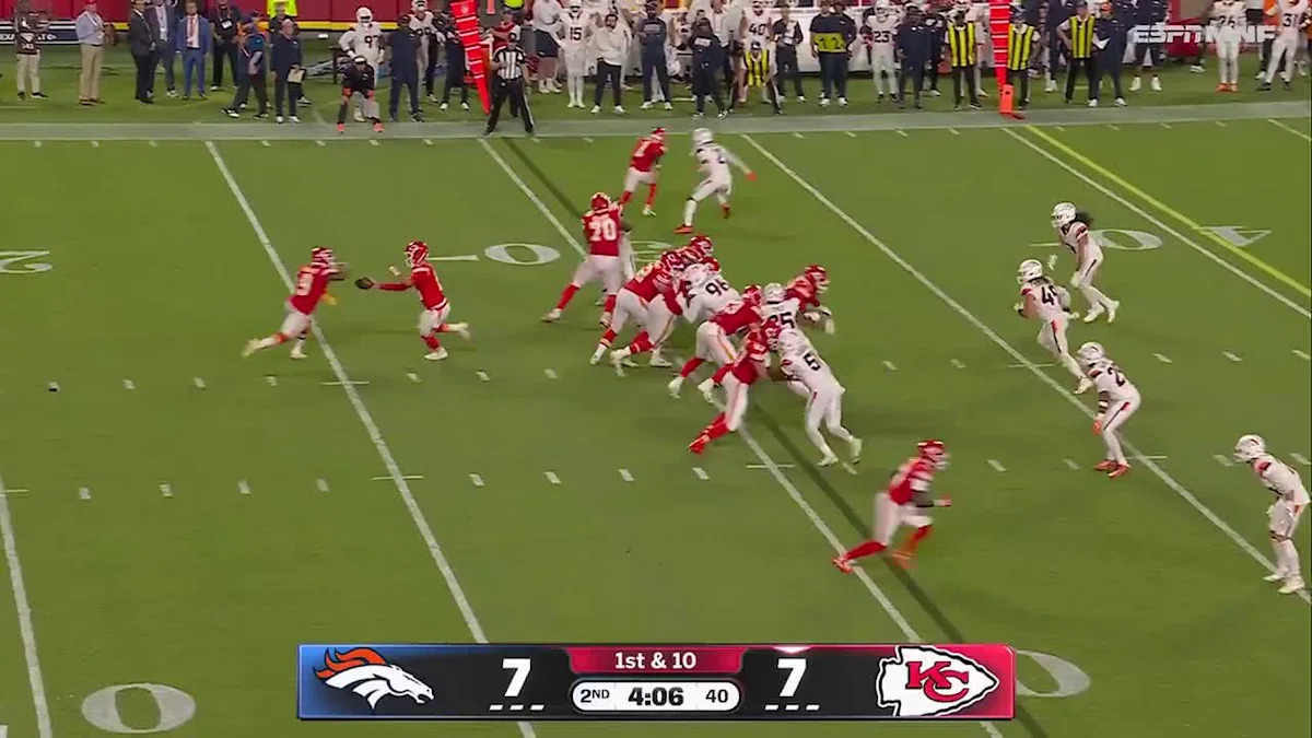 Kenneth Walker III corre para 173 yardas y guía paliza de los Chiefs