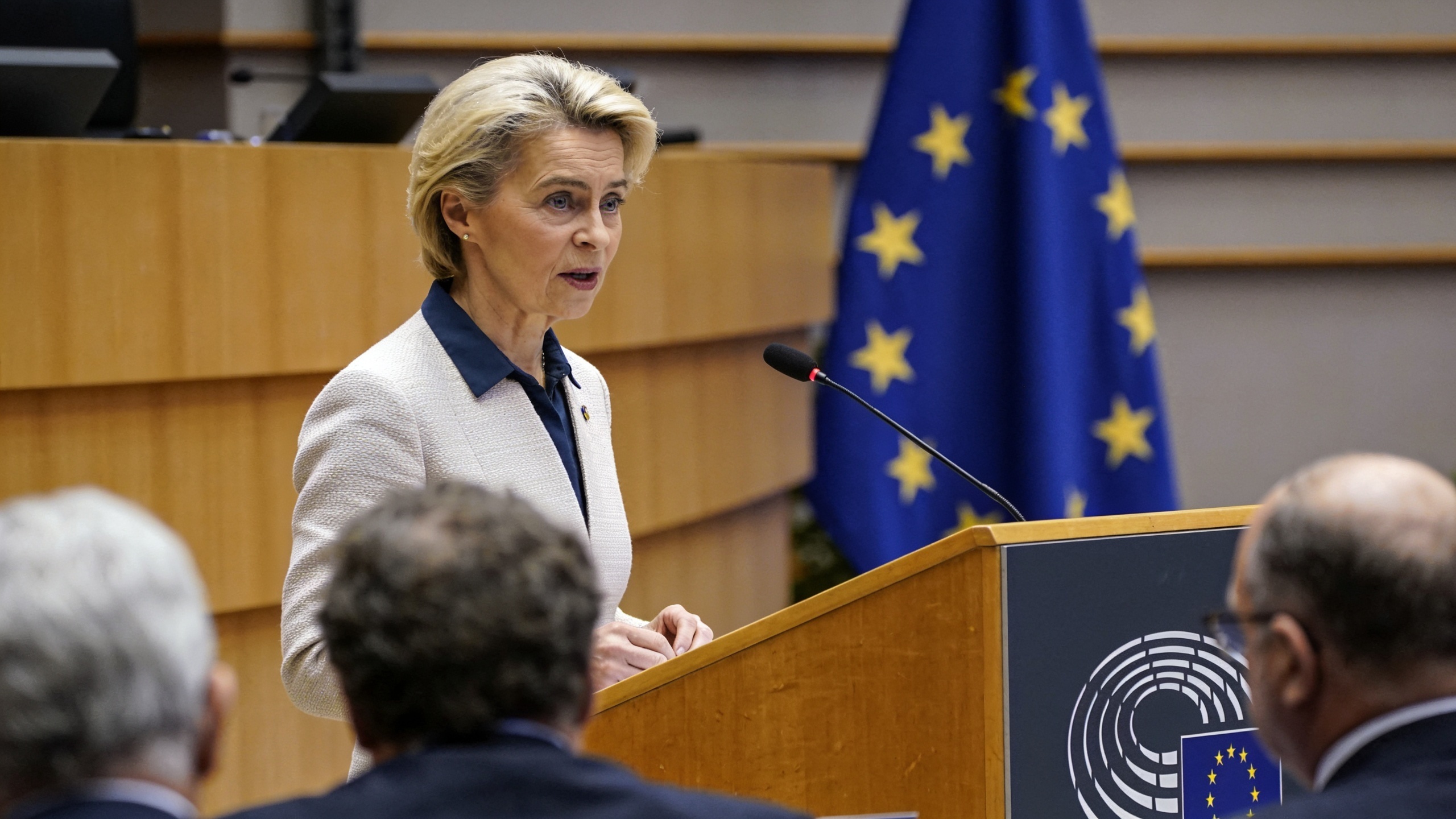 Macron Proposes EU-Wide Social Media Ban Under 15