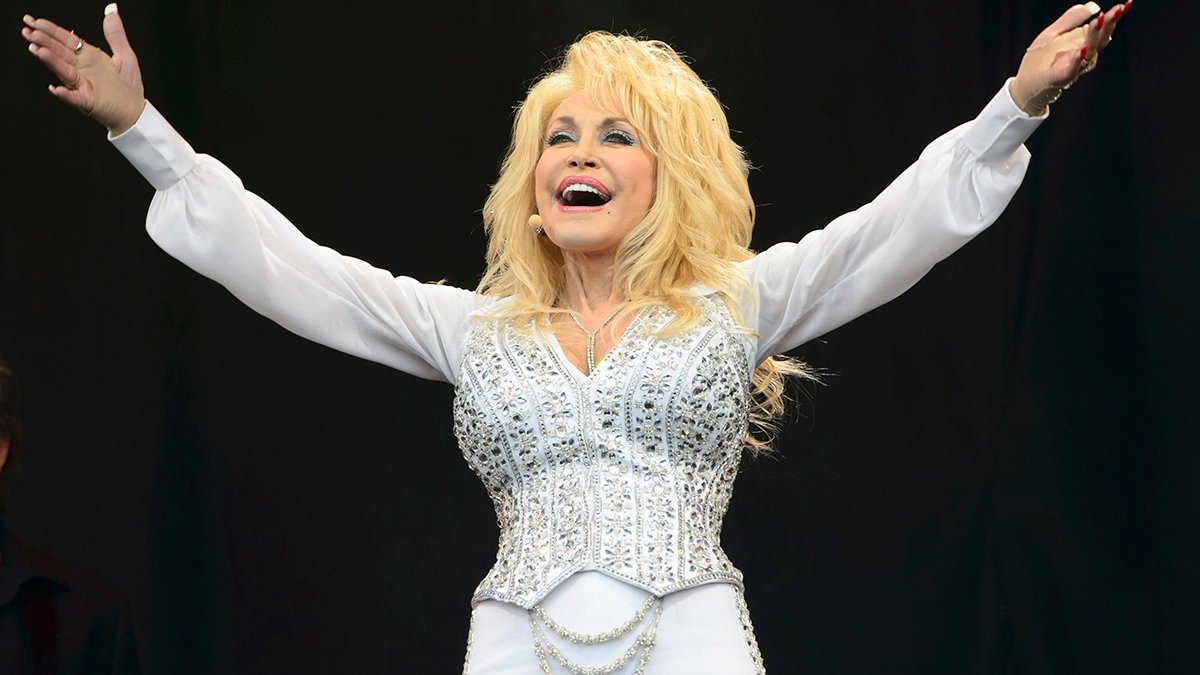 Nashville Officials Unanimously Vote to Rename Airport for Late Icon Dolly Parton