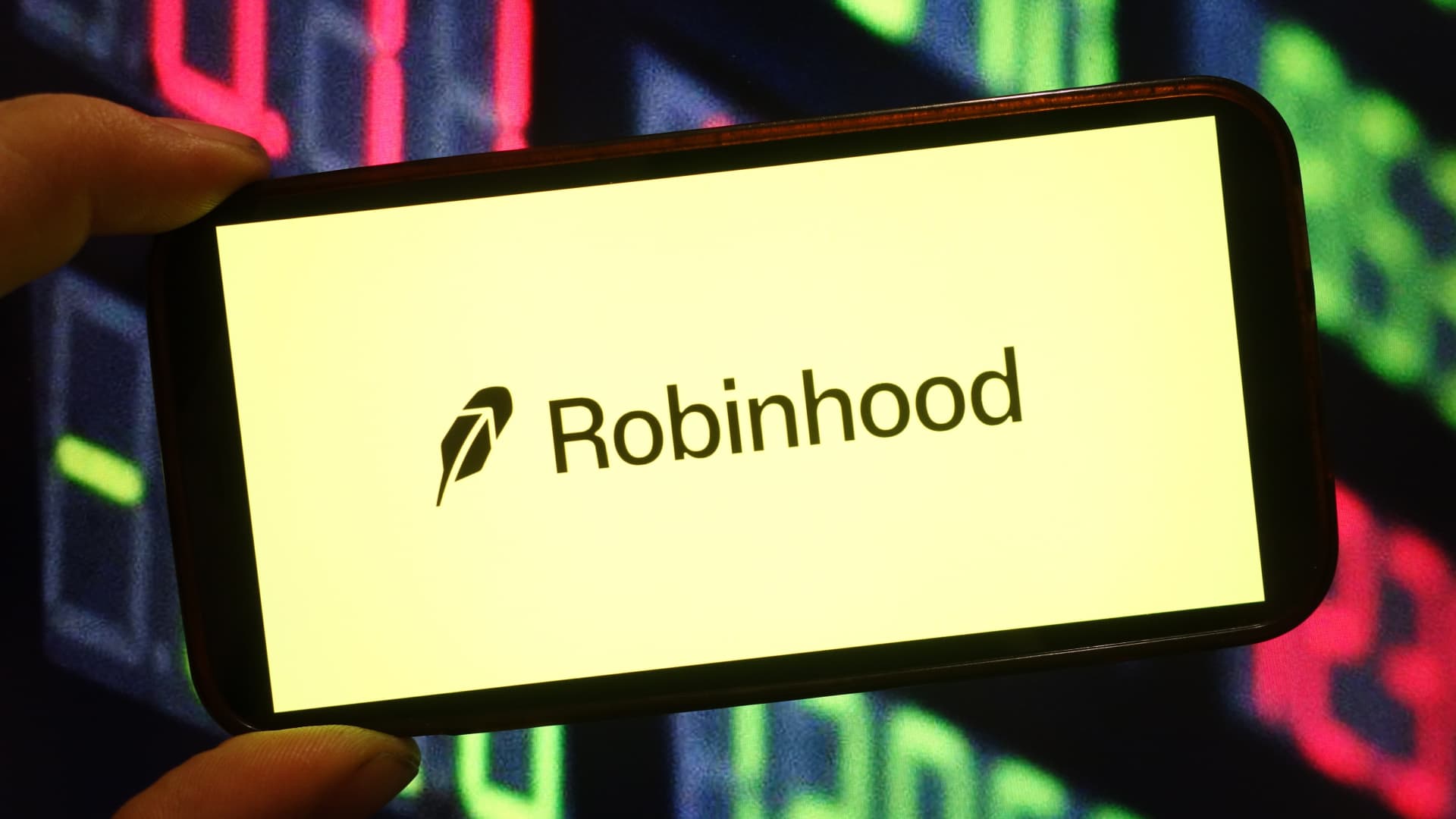 Robinhood Plans Weekend Equities Trading While Cal-Maine and Concentrix Shares Fall on Missed Estimates
