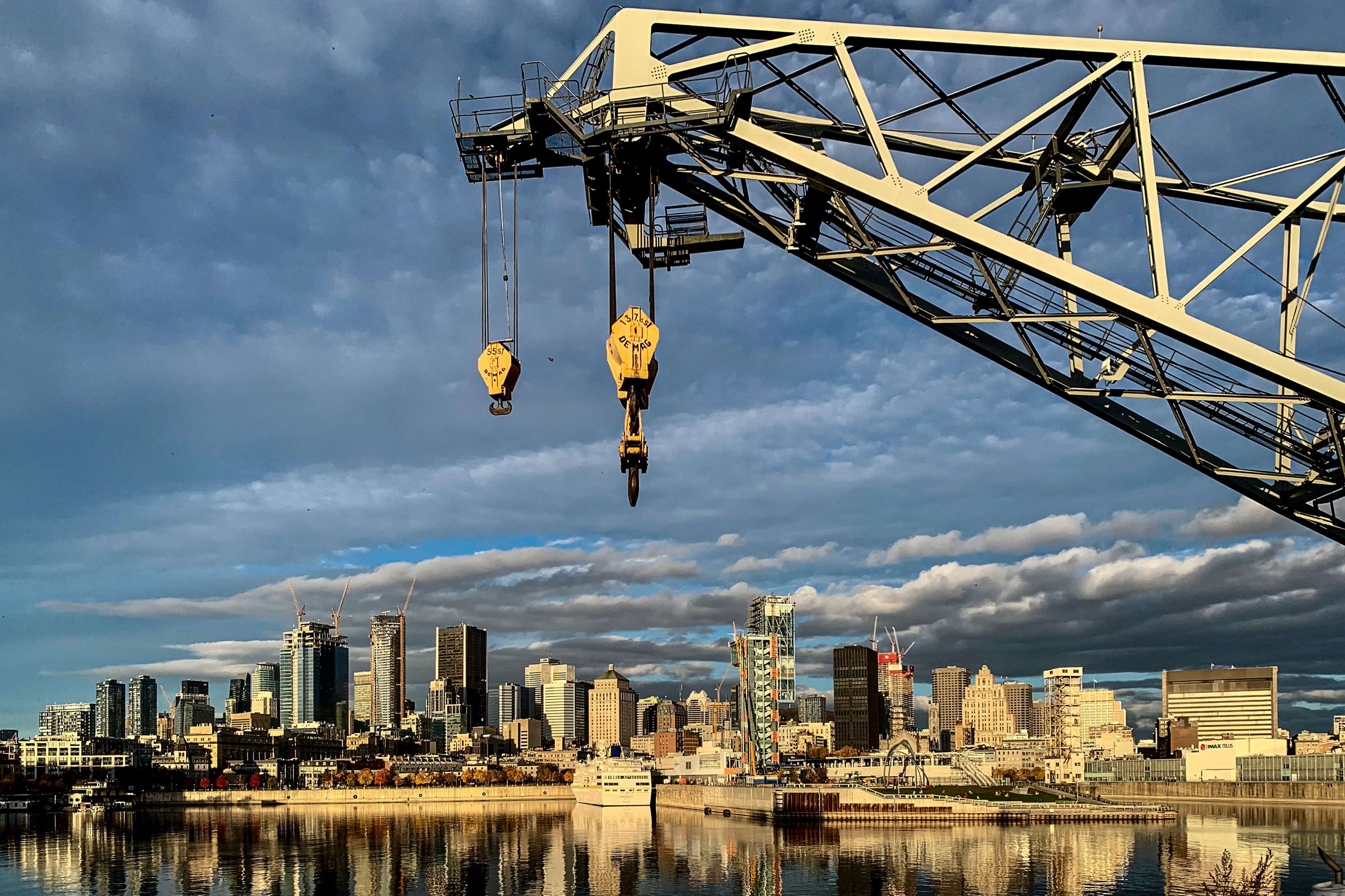 Canada Loses 42,000 Jobs in August Amid Trade Uncertainty and Slowing Growth