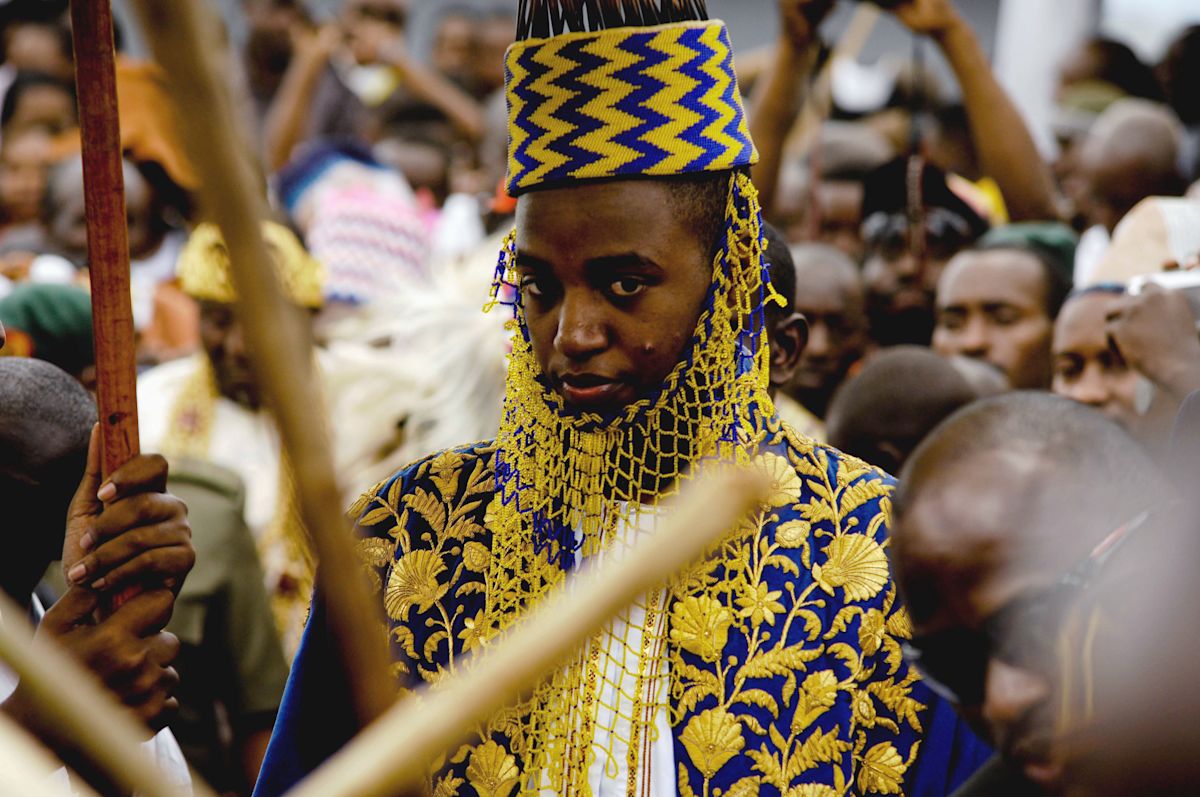 Uganda prepares to bury late boy king amid royal succession dispute