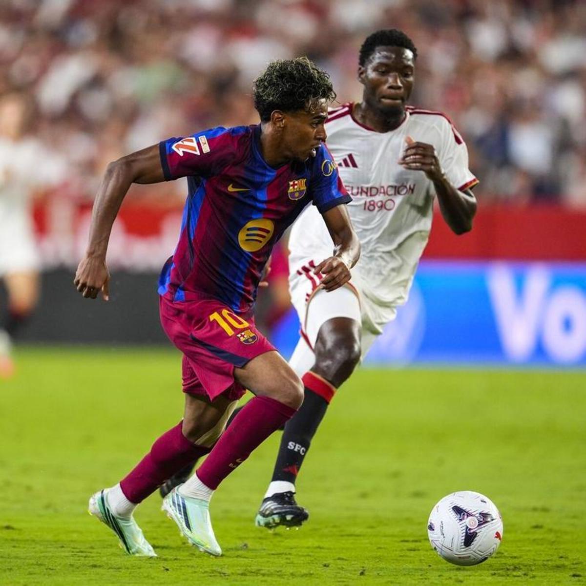 Raphinha scores three goals to lead Barcelona in a comeback victory against Sevilla