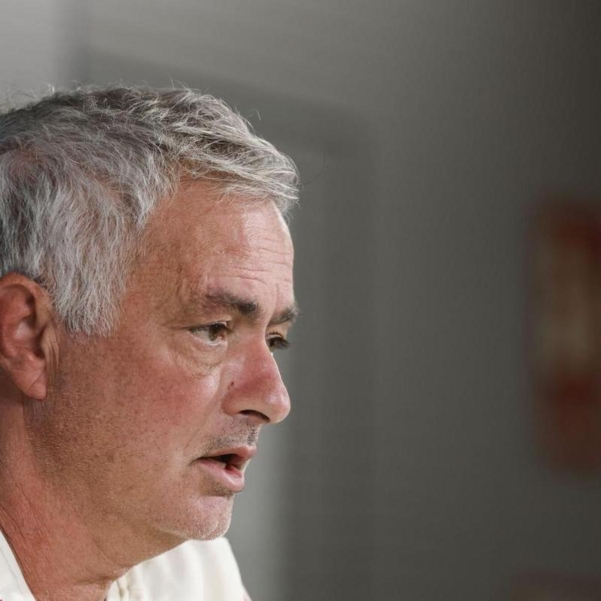 Real Madrid Players Avoid Mixed Zone While Coach Stands Alone Again