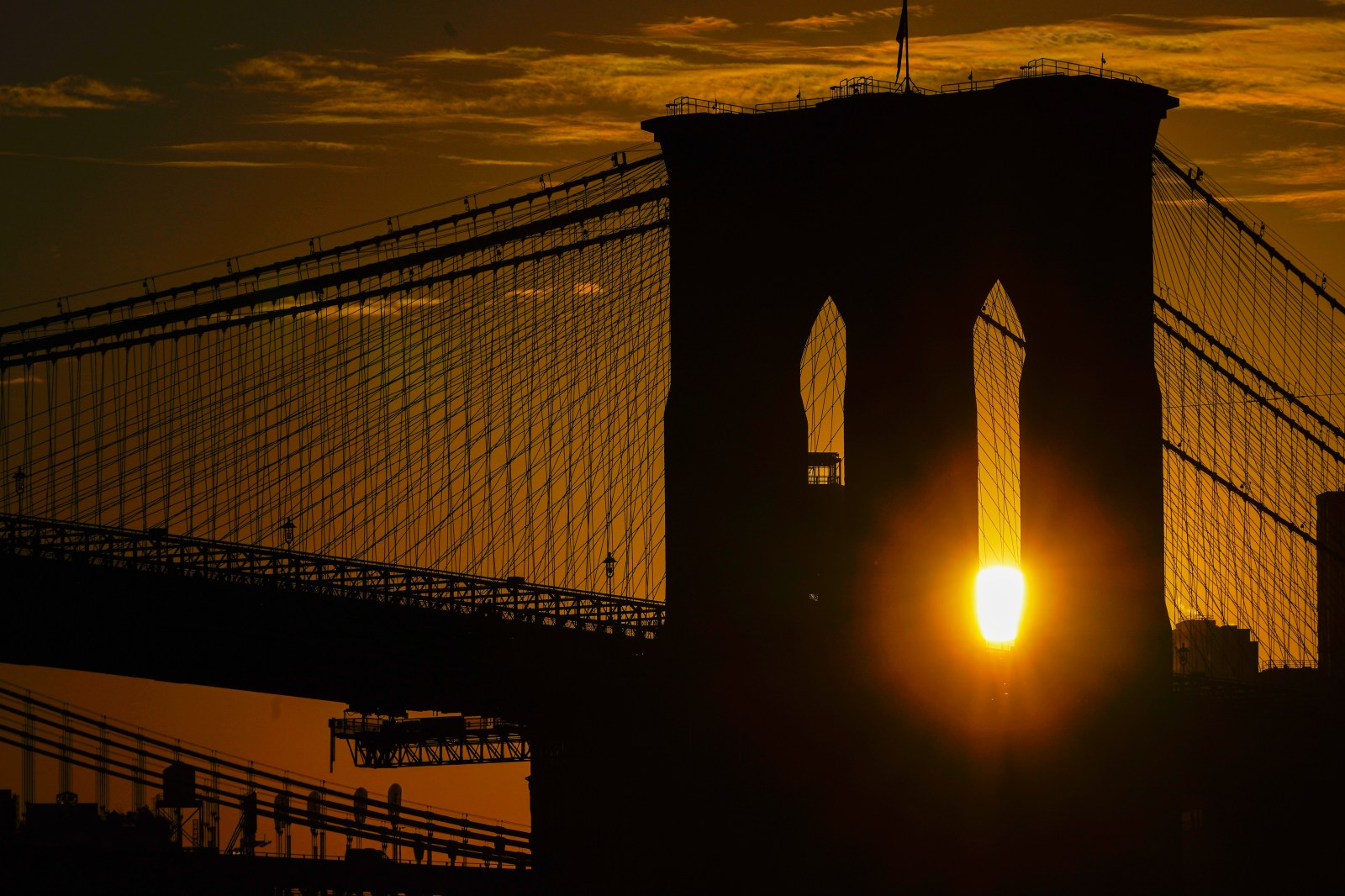 NYPD Officers Fatally Shoot Knife-Wielding Man During Brooklyn Bridge Standoff