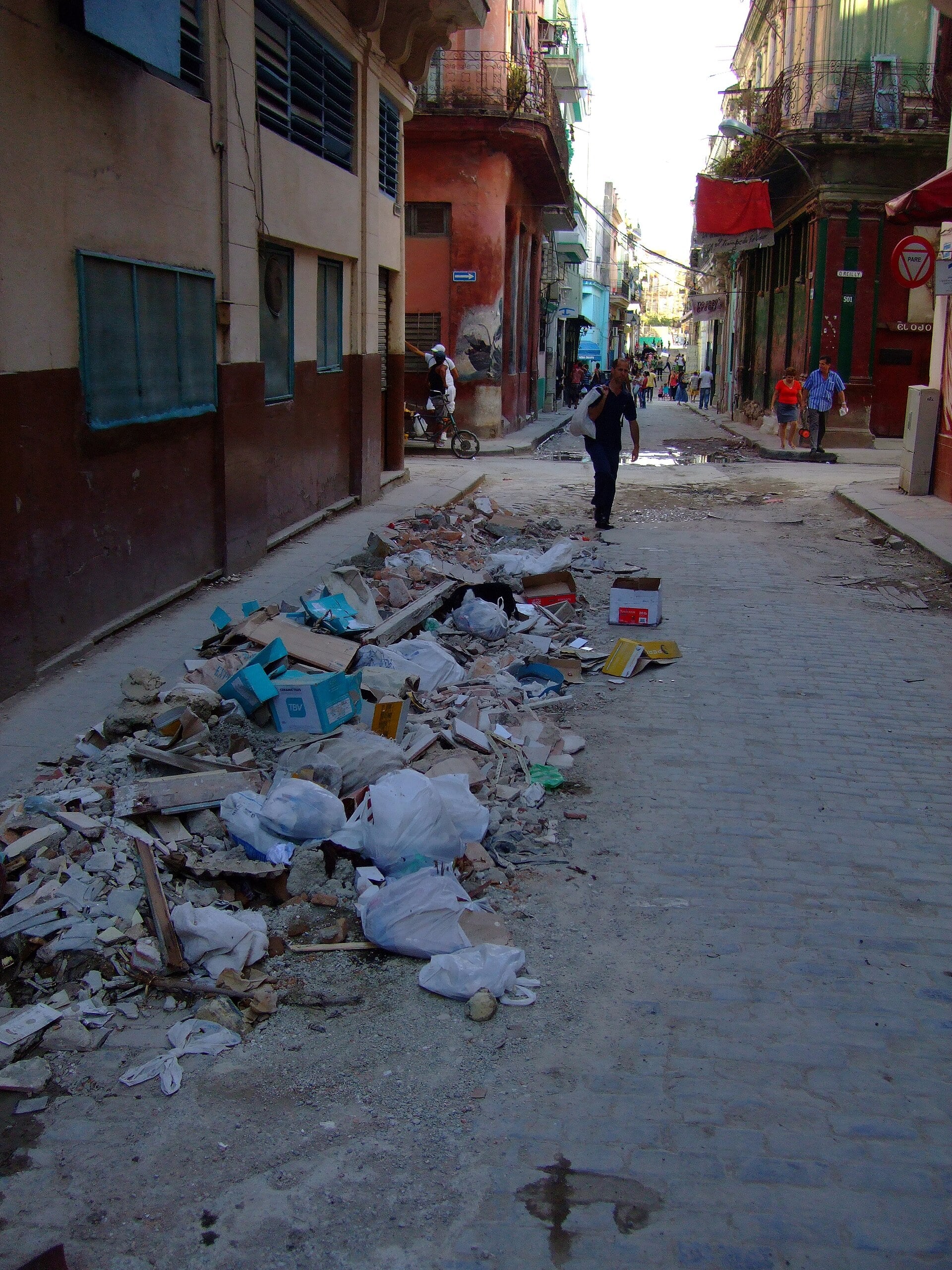 US Embassy issues Cuba health alert amid rising intestinal illnesses and infrastructure failures.