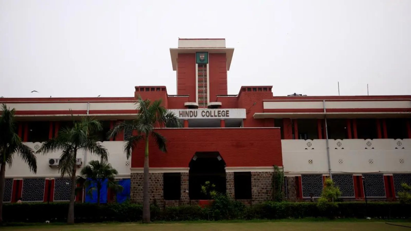 Delhi University students allege attempted abduction by men in a car near Mukherjee Nagar.