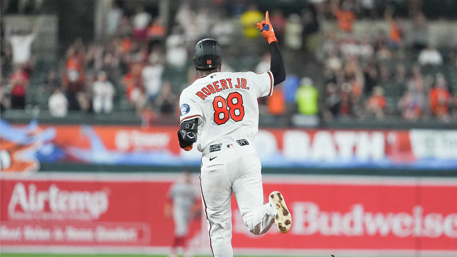 Luis Robert Jr. injury