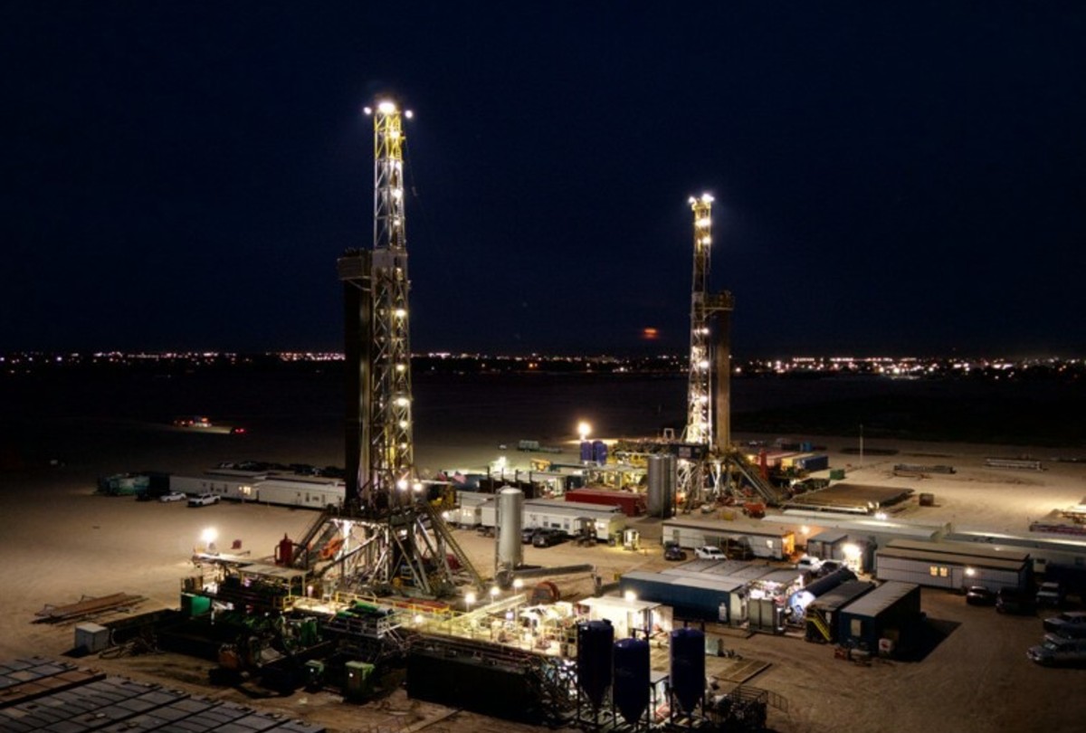 U.S. Rig Count Holds Steady at 588 as Oil Drilling Increases