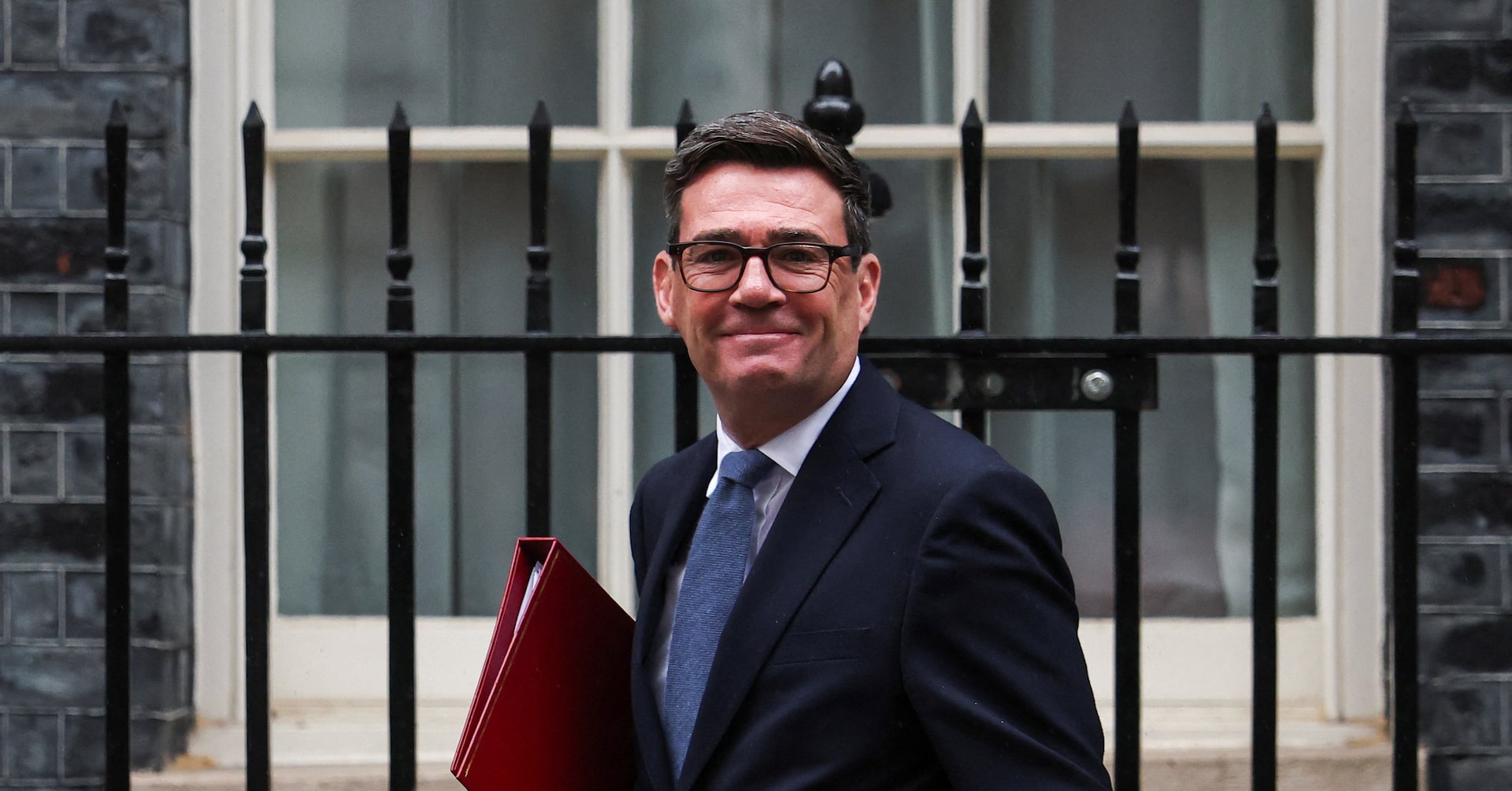 Chinese and British Leaders Hold First Call and Urge Deeper Economic Ties