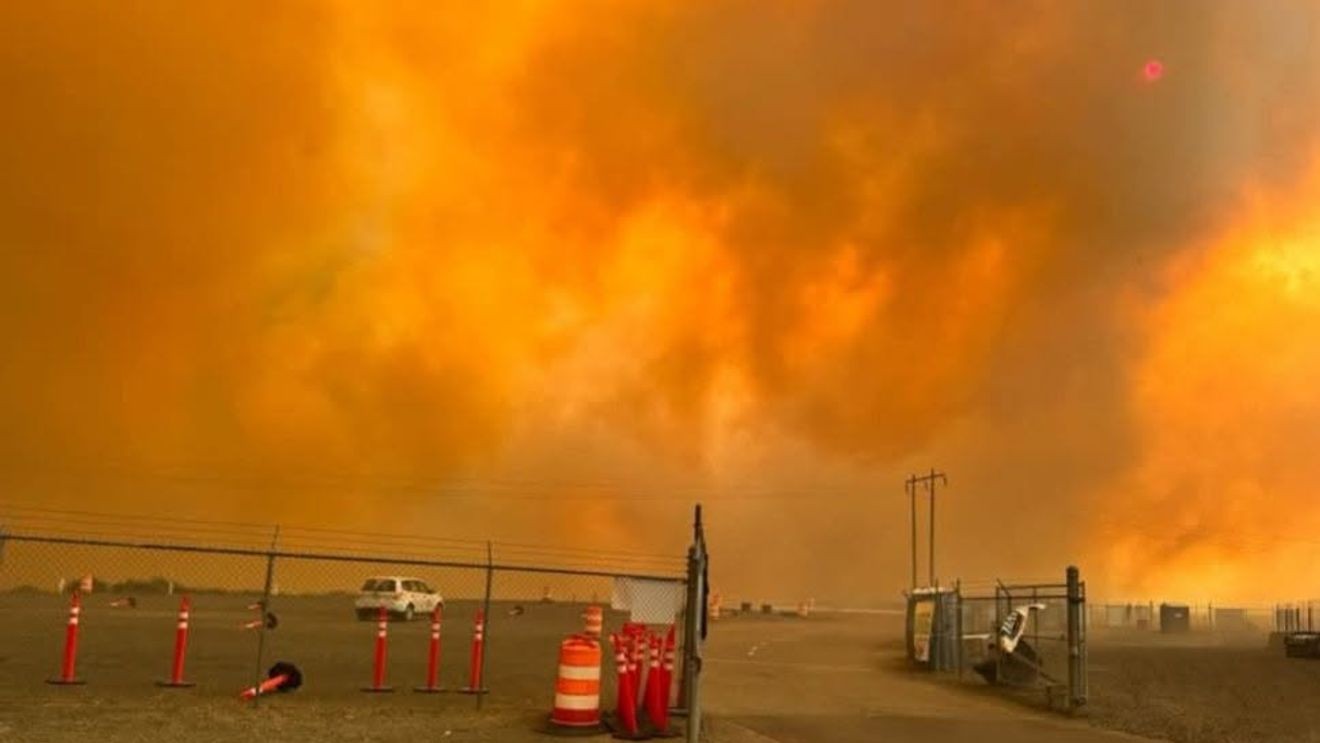 Fast-moving Benton City wildfire forces immediate evacuations and destroys homes in Washington.