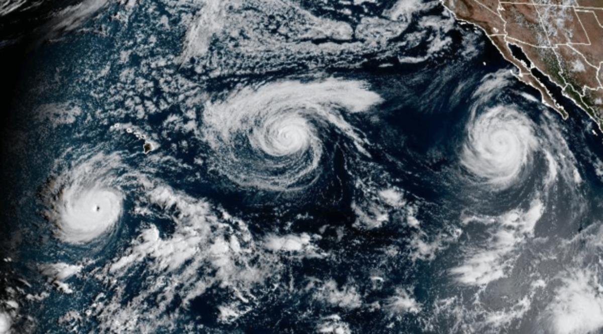 Hawaii Declares Statewide Emergency as Major Hurricane Lowell Approaches the Islands