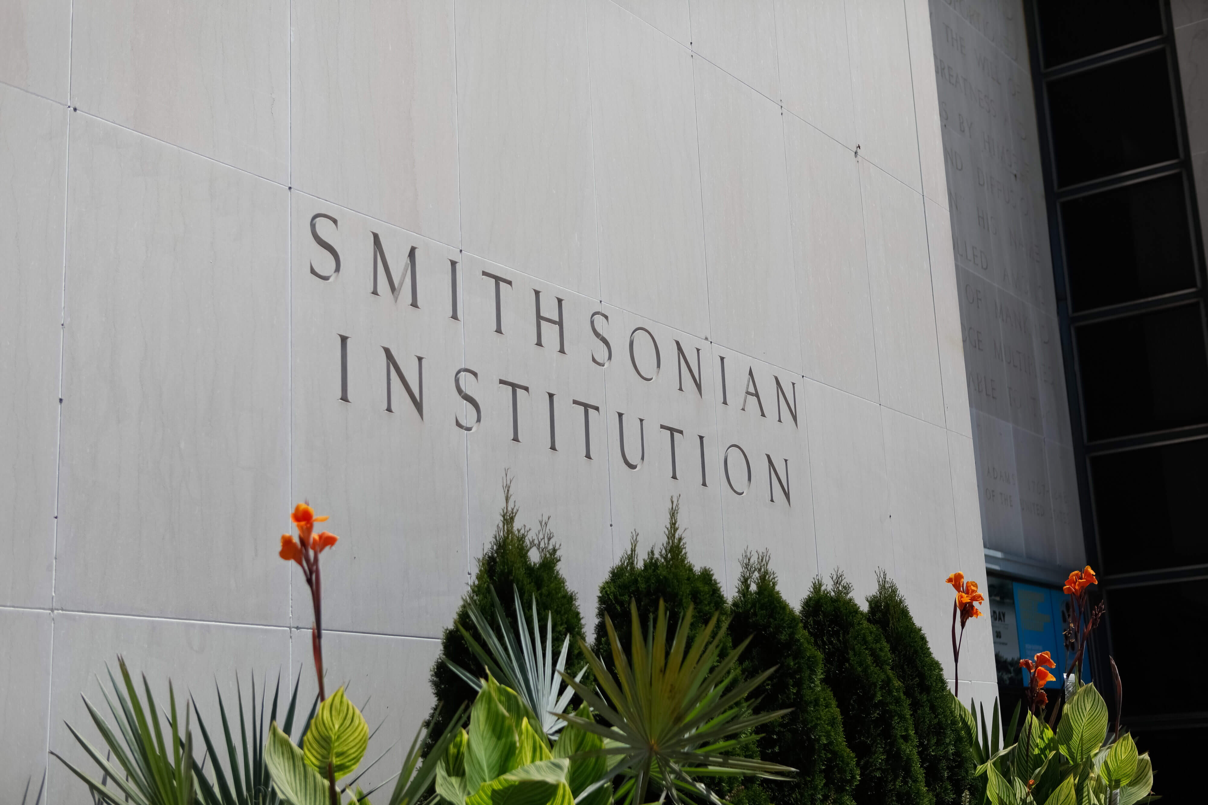 White House threatens Smithsonian federal funding cuts amid disputes over institutional ideology and history exhibits.