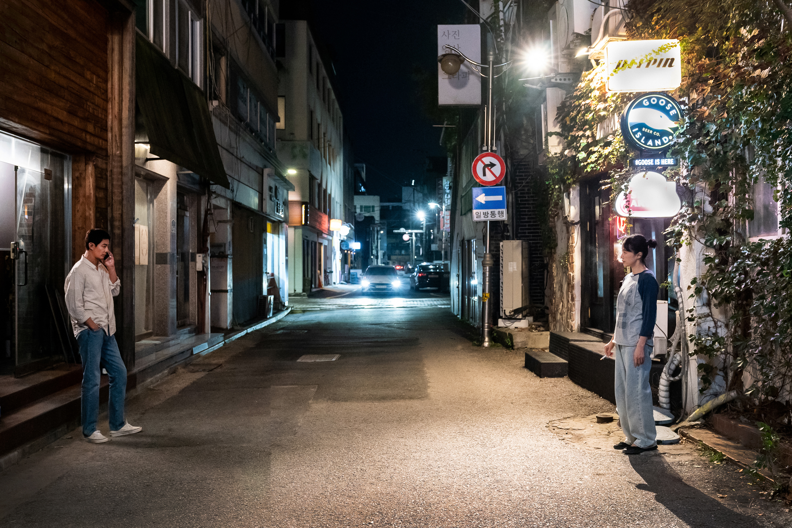 Director Lee Chang-dong returns to the Venice Film Festival with acclaimed drama Possible Love.