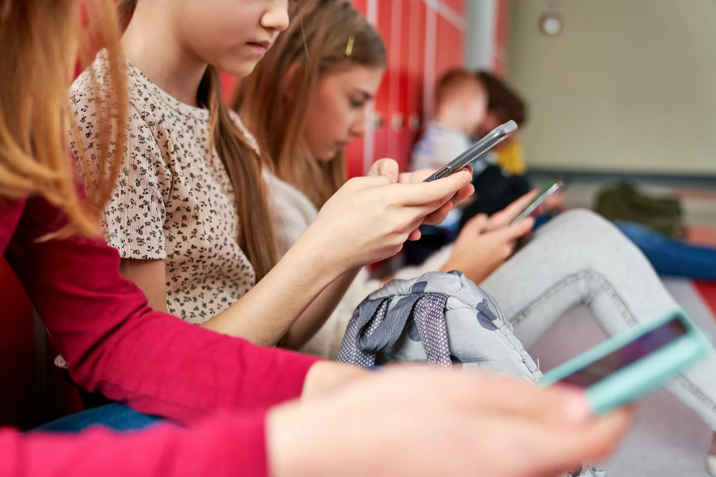 EU Plans Under-15 Social Media, AI, Gaming Restrictions