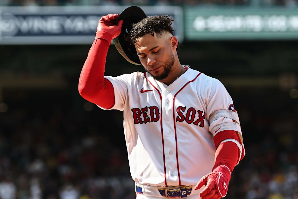 Red Sox’s Contreras Held Out With Bruised Hand