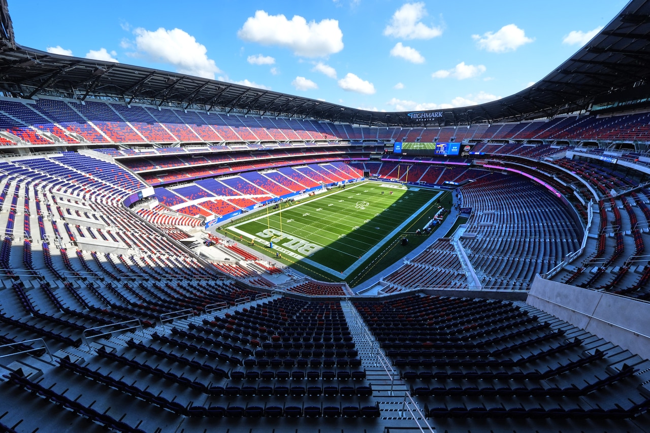 Buffalo Bills to play both U.S. and Canadian anthems at historic home opener.