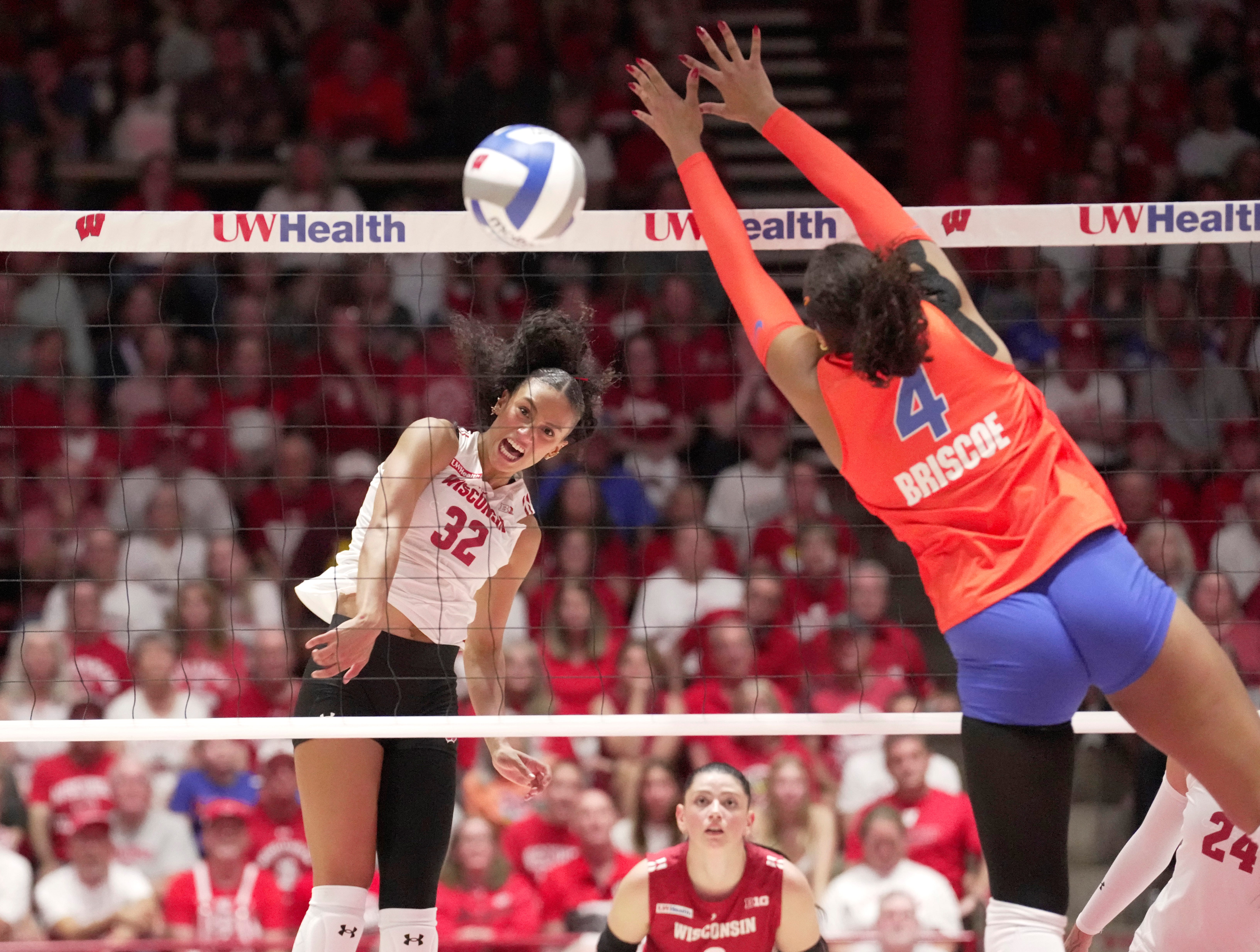 Wisconsin Badgers Defeat Florida in Five Sets Ahead of Auburn Matchup