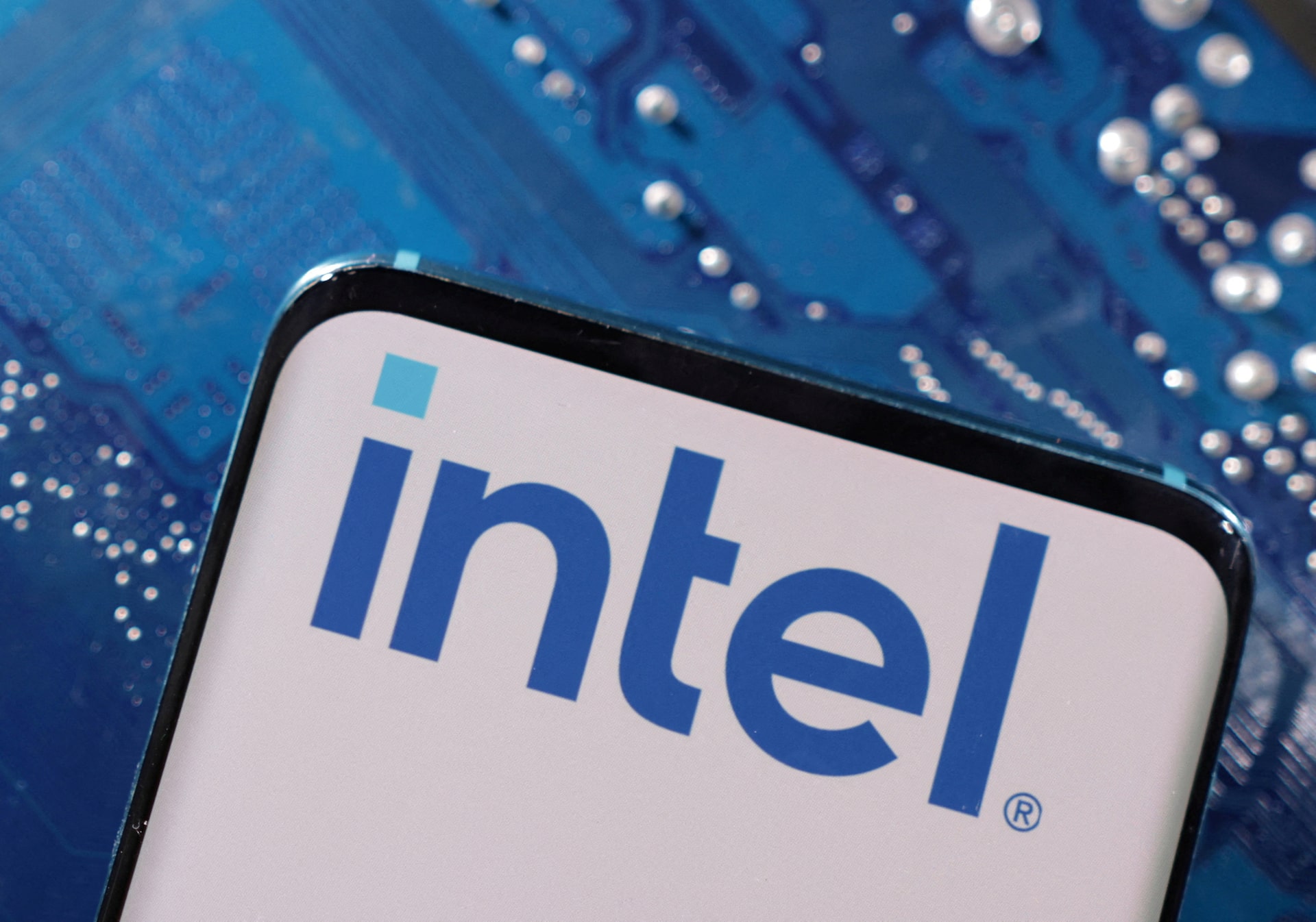 Intel Shares Jump 13% on AI CPU Optimism