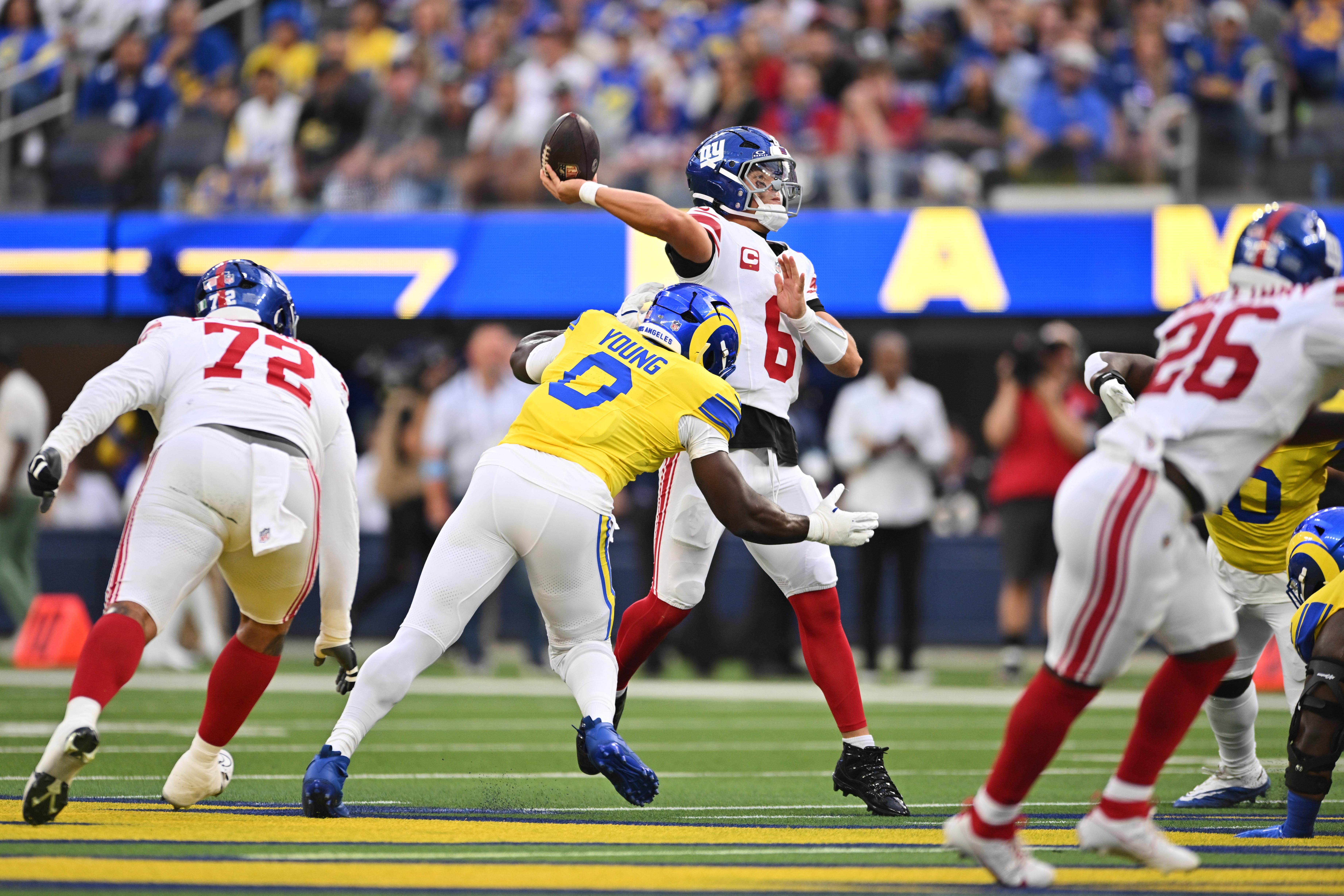 Giants Plan Quarterback Additions Following Season-Ending Knee Injury to Jaxson Dart