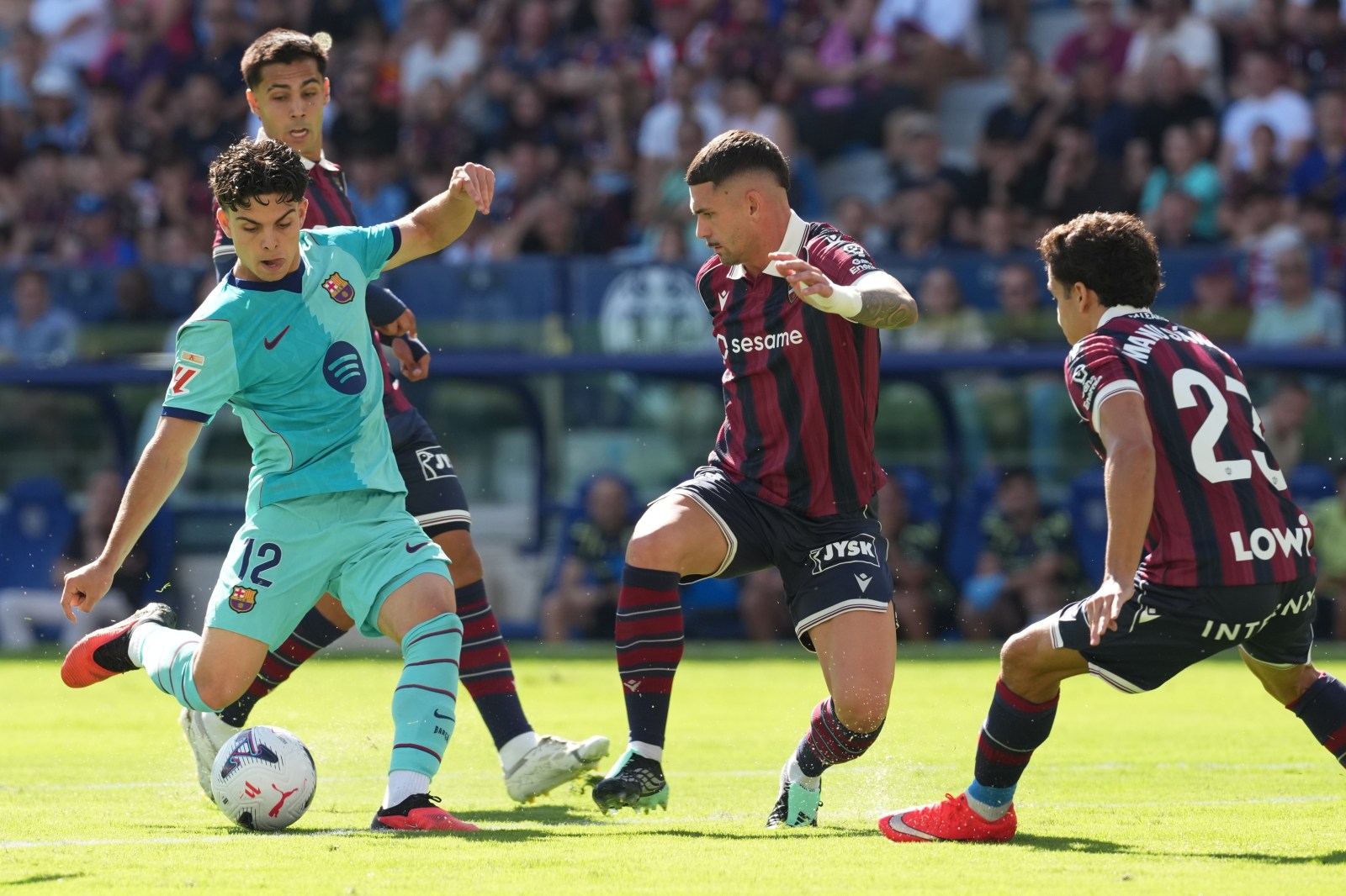 Lamine Yamal and Xavi Espart lead Barcelona to a 4-2 victory over Levante.