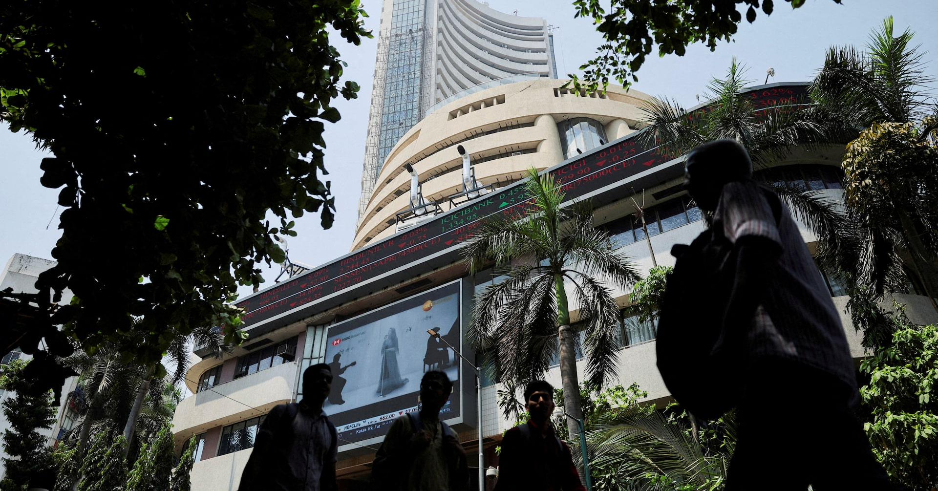 Elevate Campuses First Day IPO Sees Weak Demand Amid High Debt Concerns