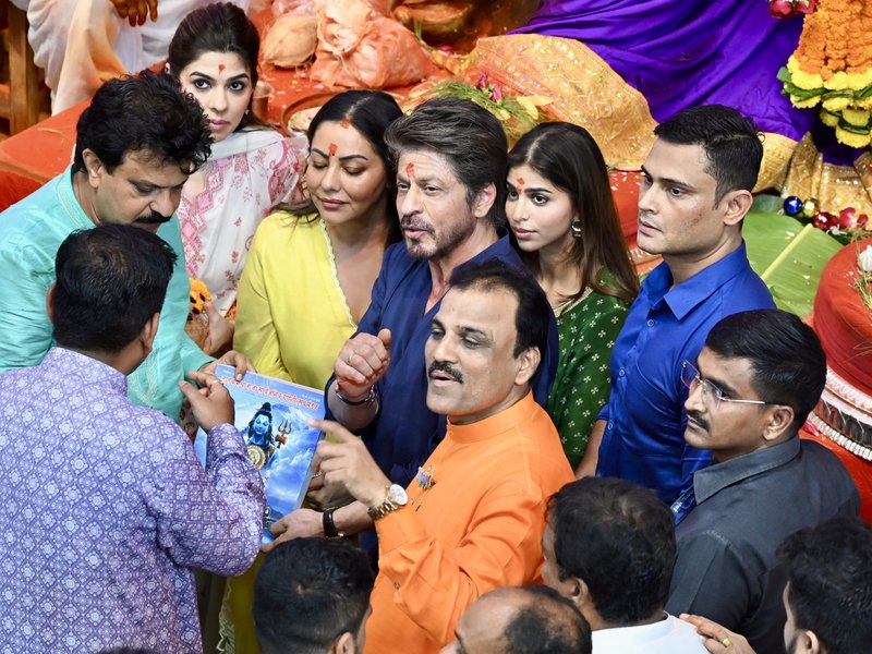 Shah Rukh Khan and Family Visit Mumbai Shrine During Ganeshotsav Celebrations