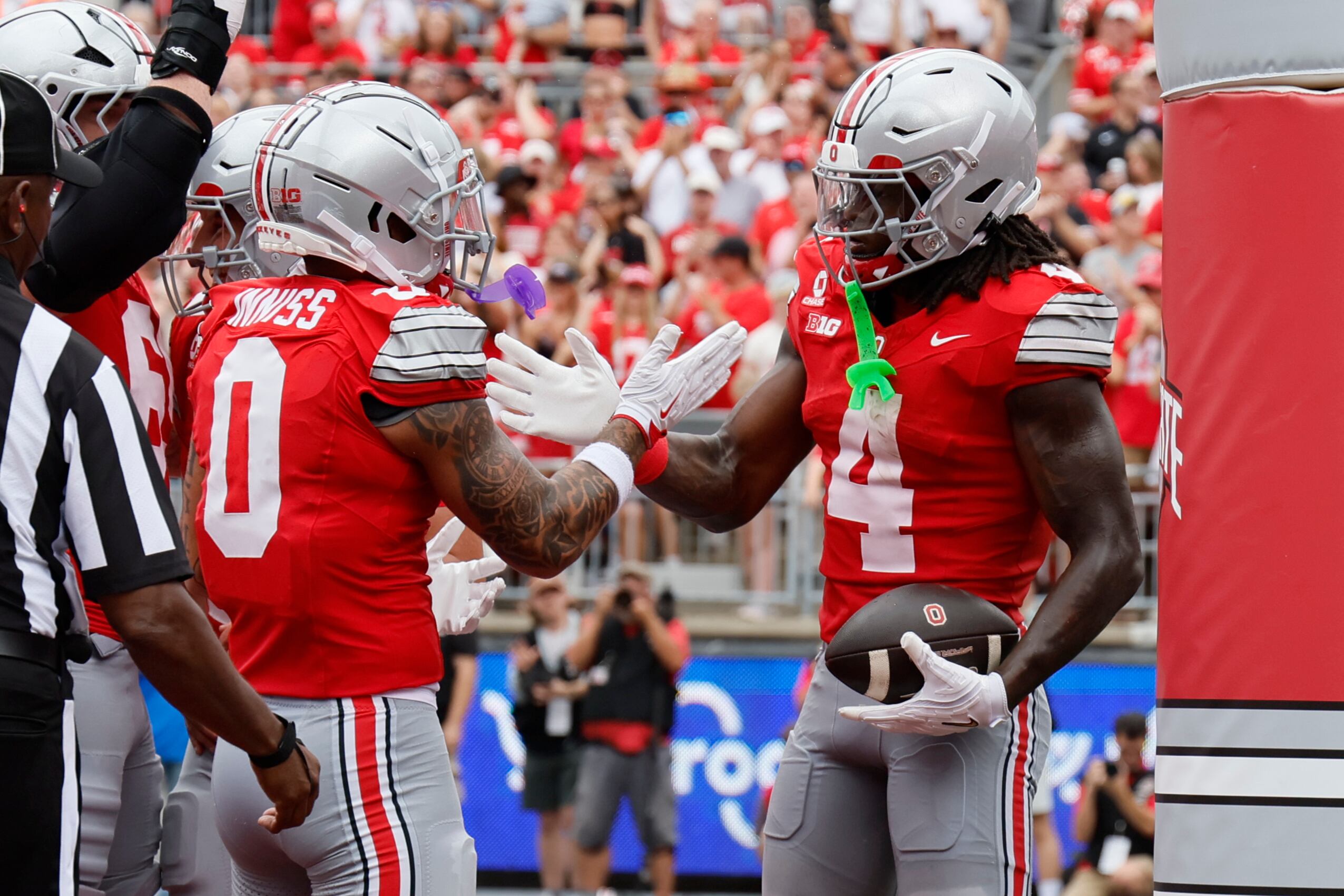 Jeremiah Smith flashes Heisman pose during Ohio State warmup ahead of Texas showdown