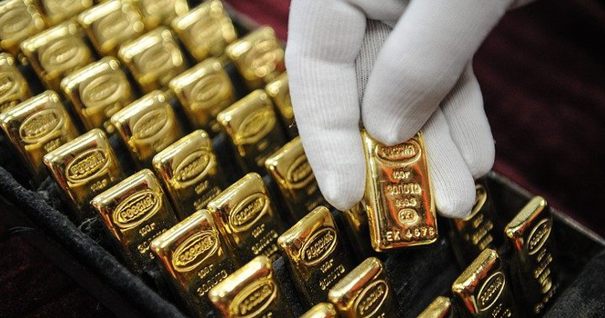 Gold and silver prices edge lower globally and across Pakistan following profit-taking.