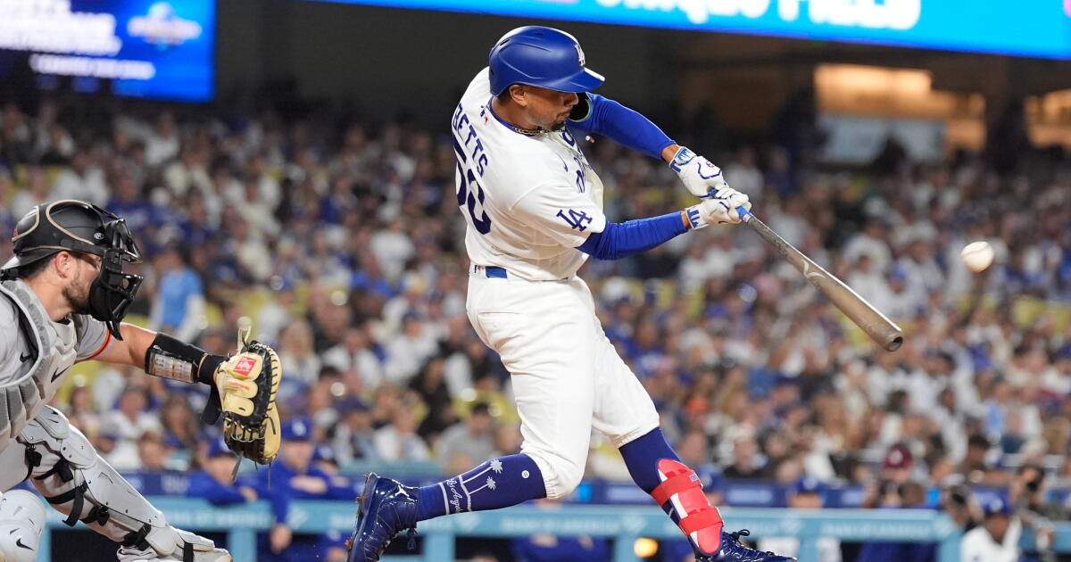 Dodgers Beat Giants 8-2, Chase Top NL Seed