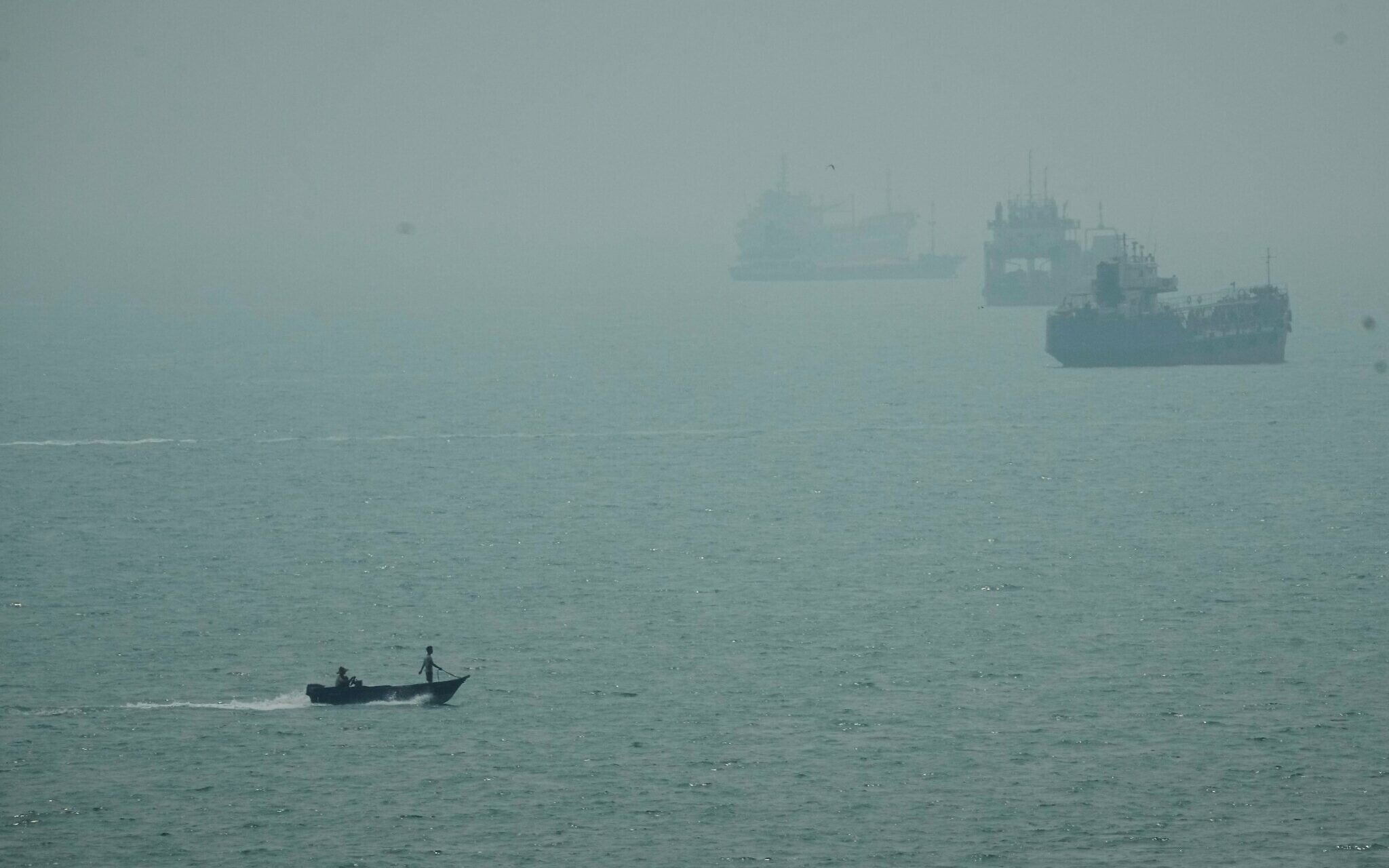 U.S. Insists Strait of Hormuz Remains Open Despite Iranian Blockade