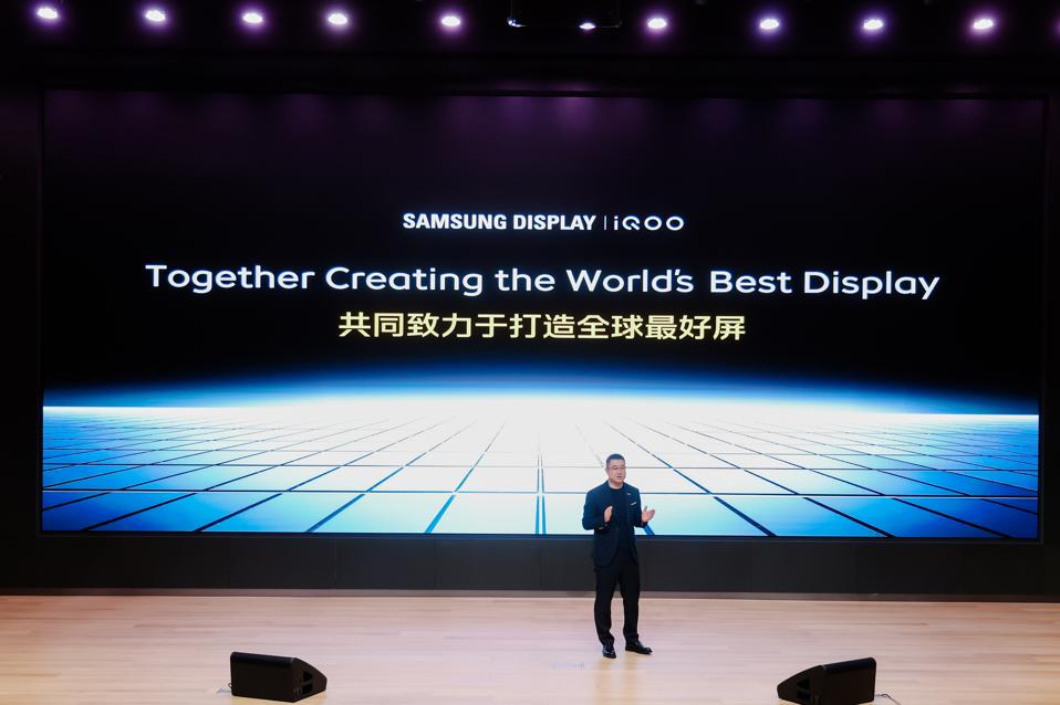 iQOO 16 Debuts Samsung 2K 165Hz Display With Record 10,000 Nit Peak Brightness