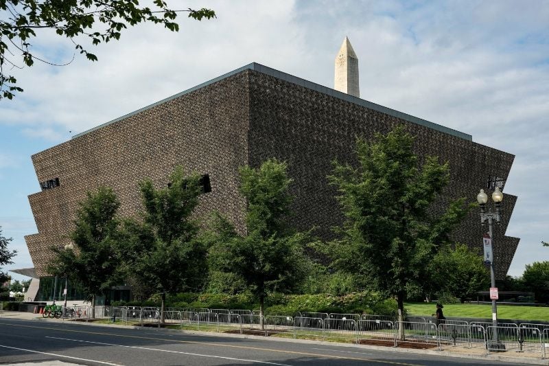 Trump Criticizes Smithsonian Museum Focus and Calls for George Washington Monuments