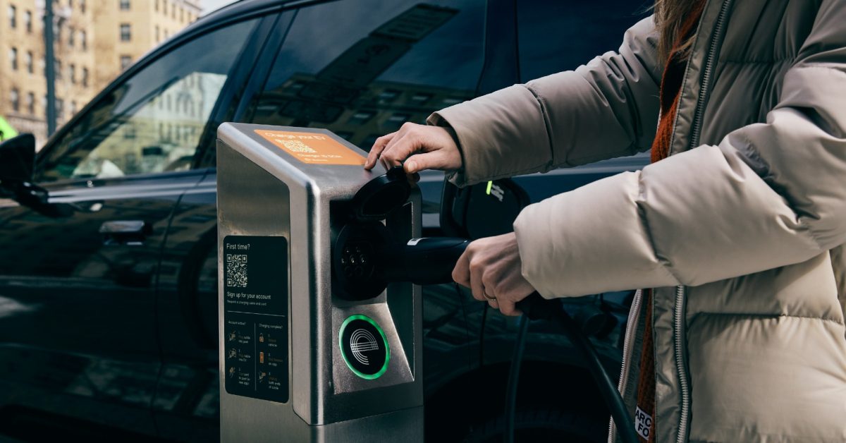 NYC Selects Local Startup to Build 700 Curbside EV Chargers Across Boroughs