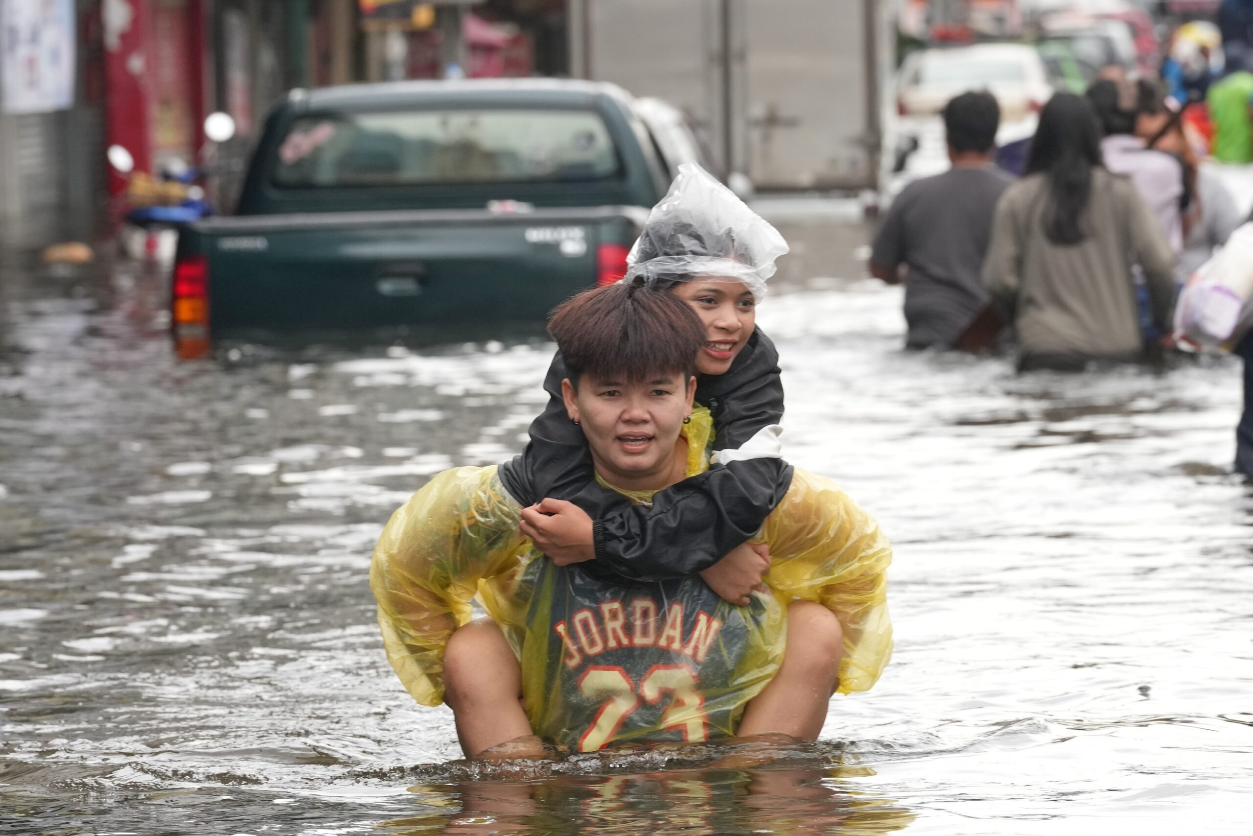 Severe Monsoon Floods Inundate Bangkok and Kill Eight Across Thailand