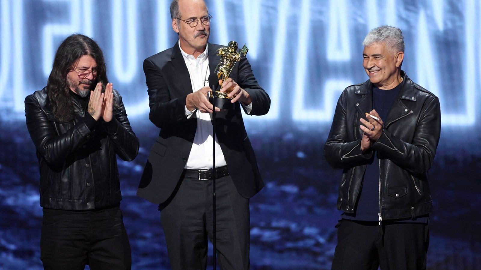 Surviving Nirvana members reunite to accept the prestigious MTV Video Vanguard Award.