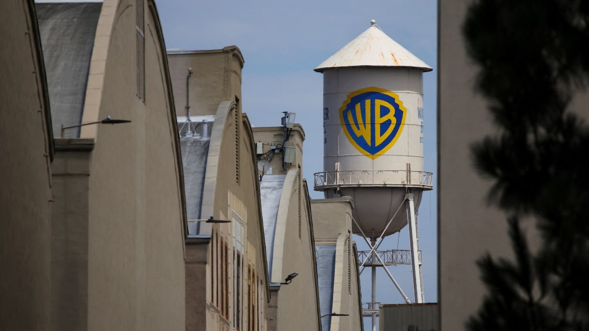 FCC approves foreign investment for the proposed Paramount and Warner Bros. Discovery merger.
