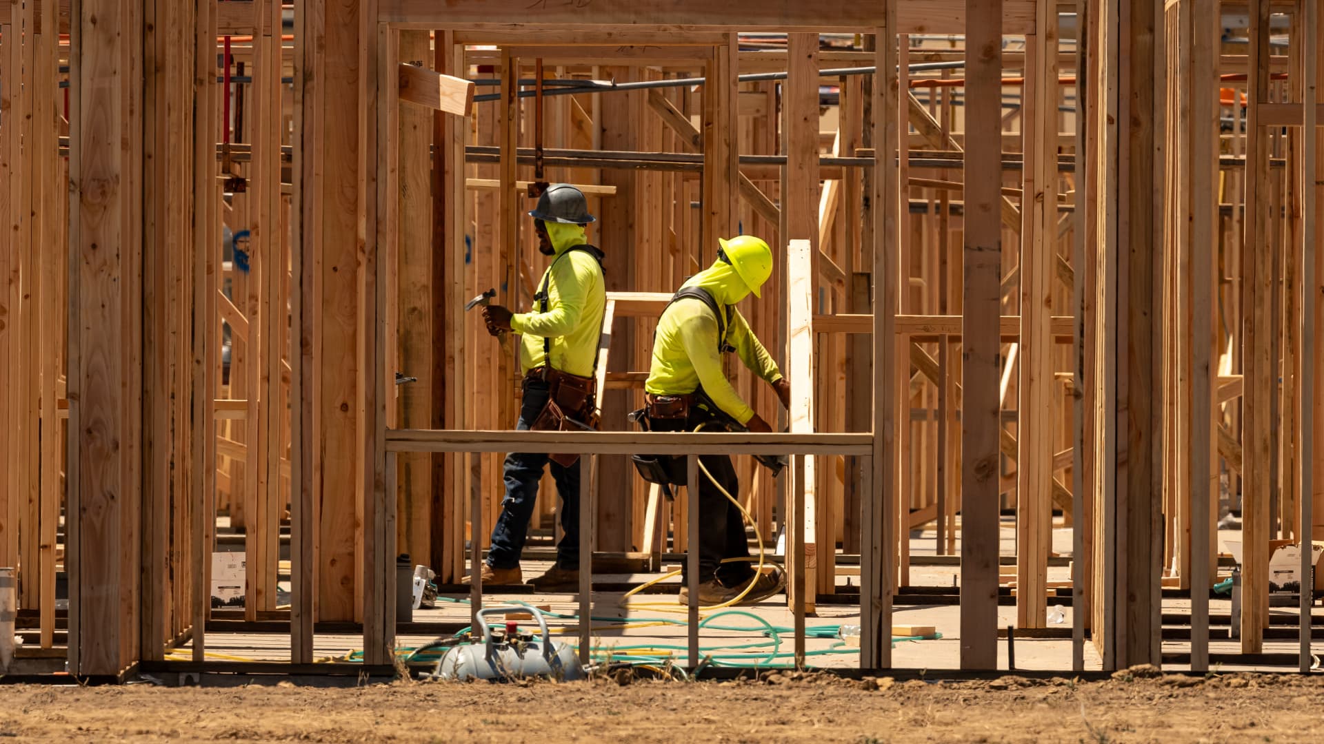 Berkshire Hathaway increases its Lennar stake with millions in new share purchases