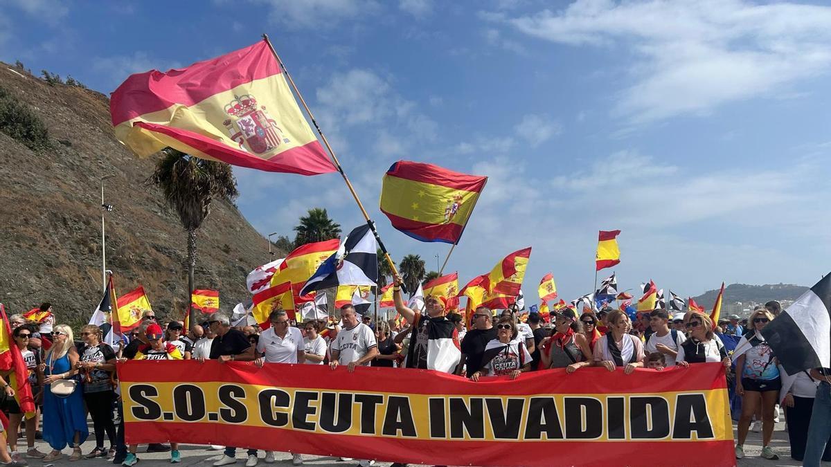 Cientos de ceutíes marchan hasta El Tarajal para exigir cambios fronterizos