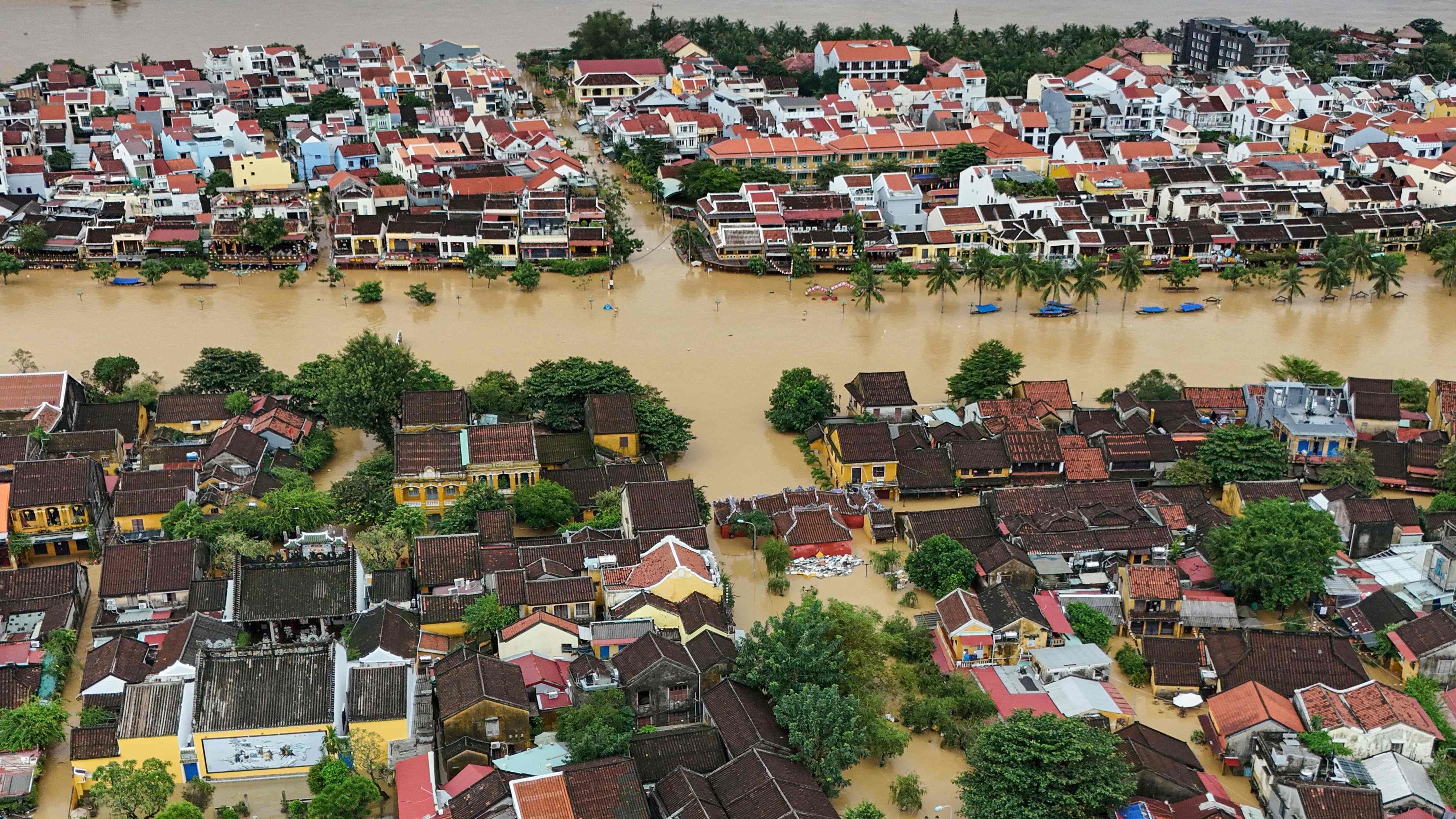 Fuertes lluvias provocan inundaciones y deslizamientos de tierra que dejan al menos cuatro muertos en Vietnam